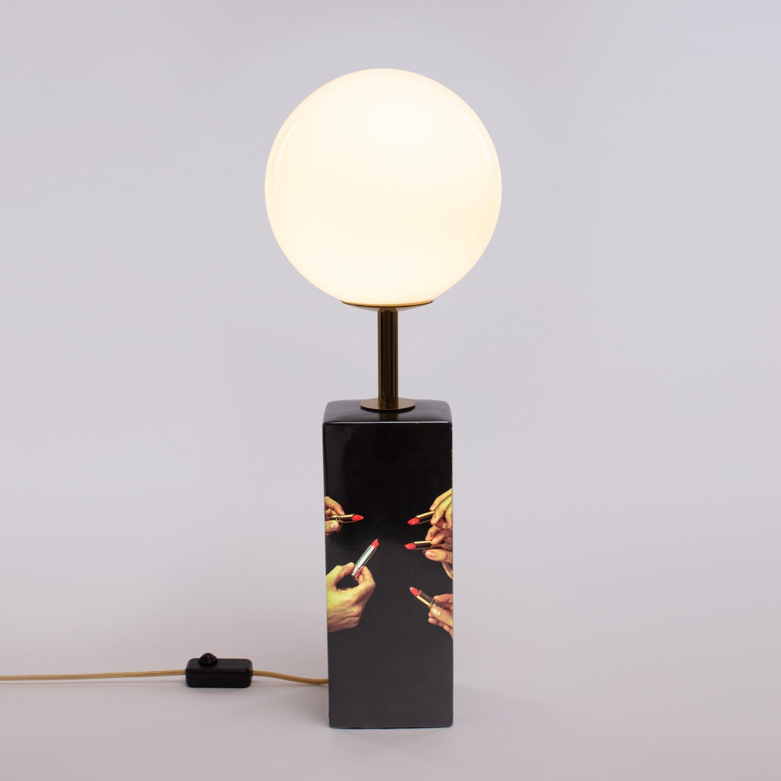 Toiletpaper Bordslampa Lipsticks SELETTI - Vardagsrum - Design - Keramik | Produkter - Bordslampor | Lampspecialisterna