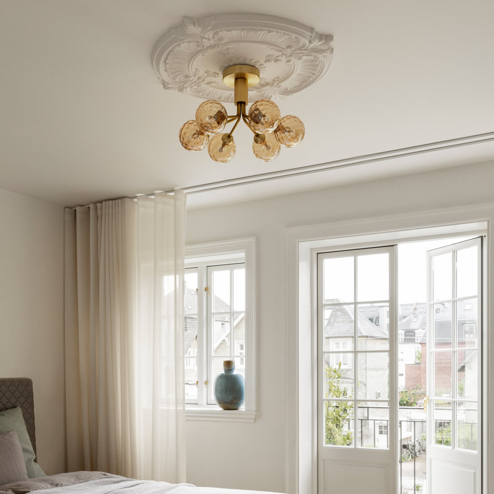 Apiales 6 plafonieră, culoare alamă/auriu, Ø 50 cm - Nuura Apiales 6 plafonieră, culoare alamă/auriu, Ø 50 cm - Nuura