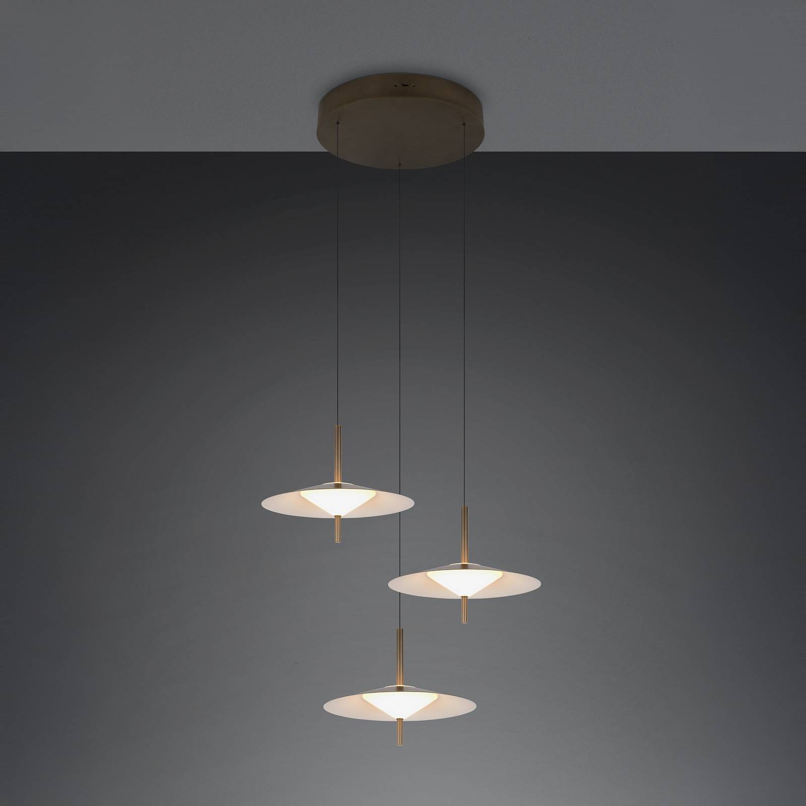 Trio Lighting LED hanglamp Amalo, platinakleurig, Ø 67 cm, metaal, CCT, 3-lamps