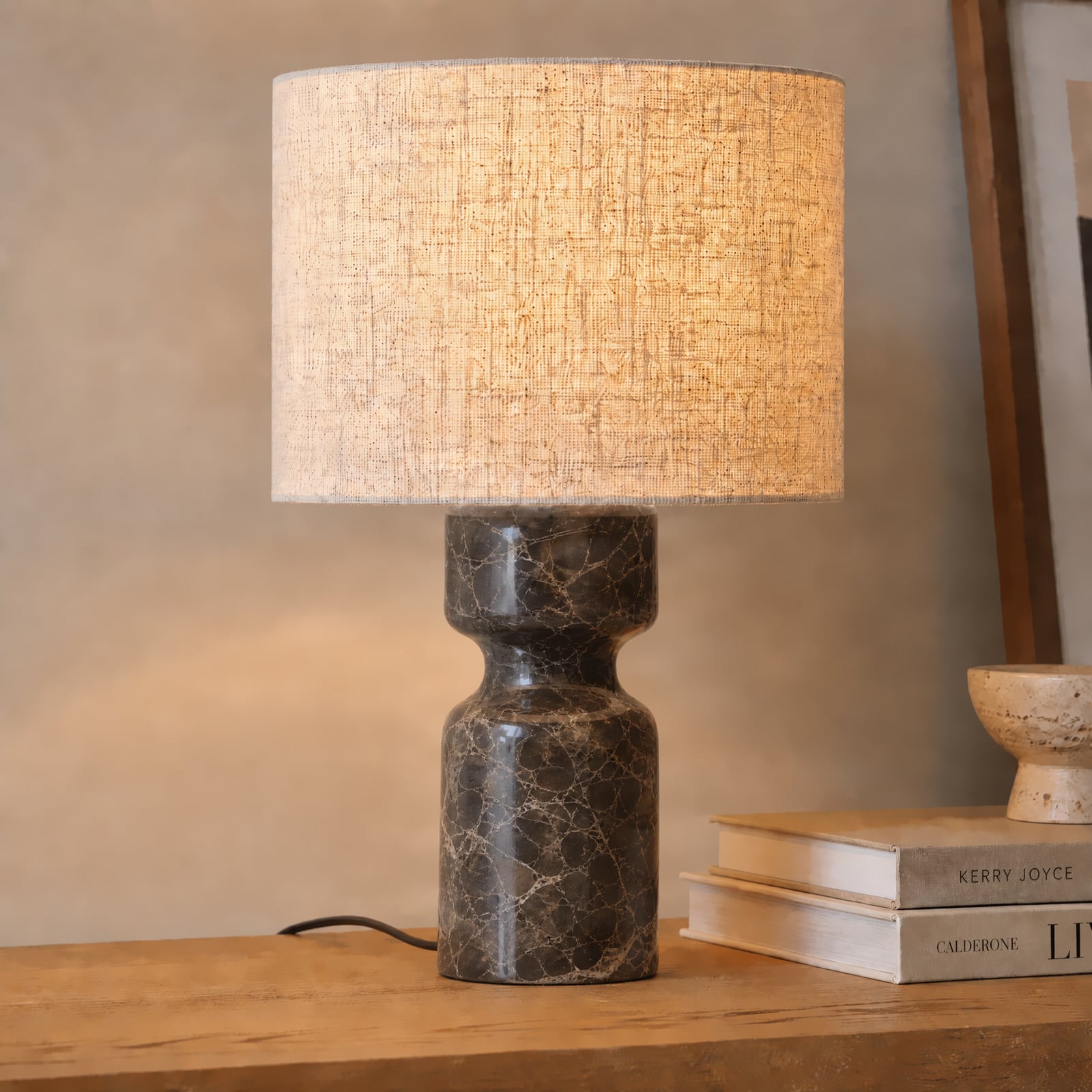 Stolová lampa Lucande Marcella, výška 45 cm, hnedá/krémová, mramor
