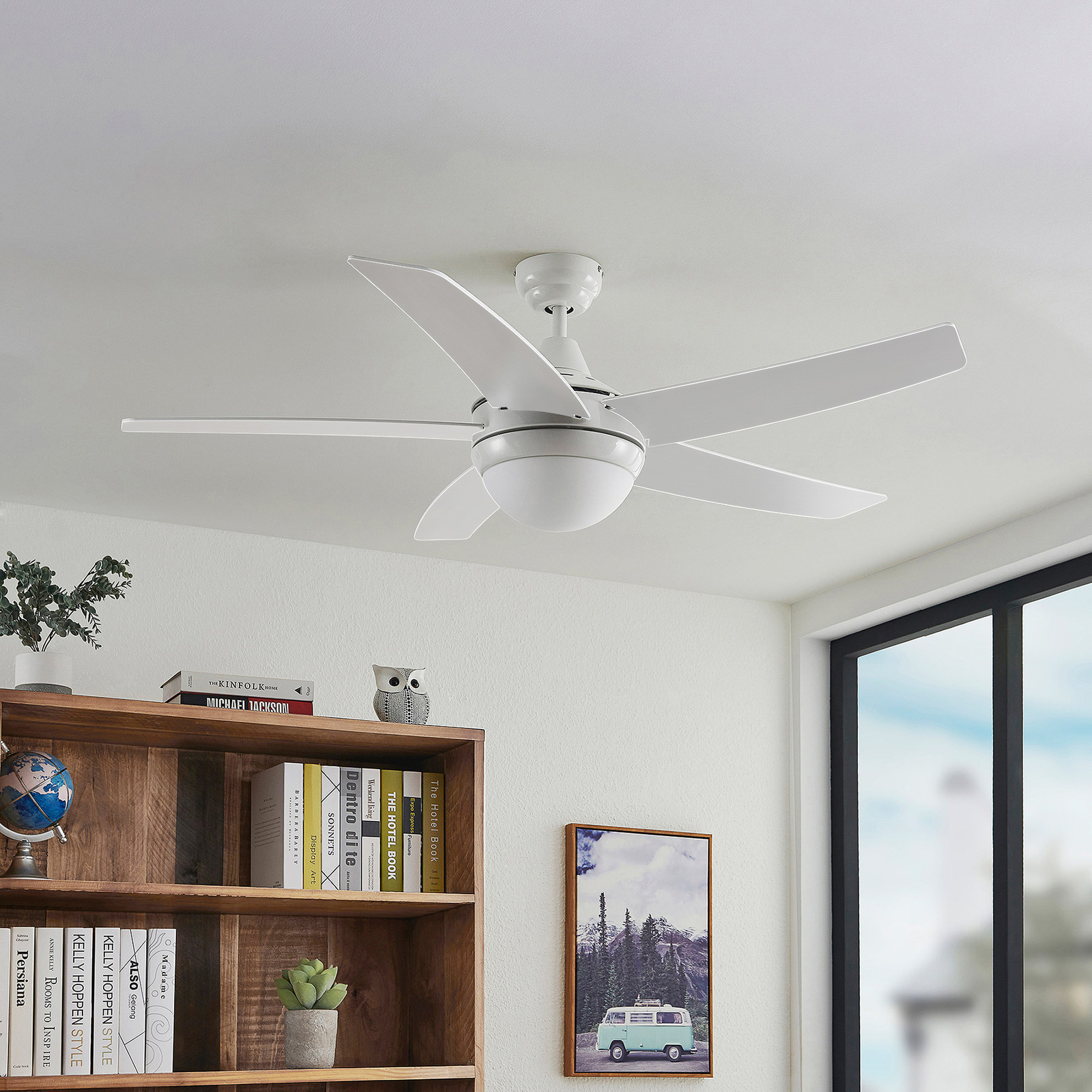 Lindby ceiling fan with light Auraya, quiet, white, 130cm