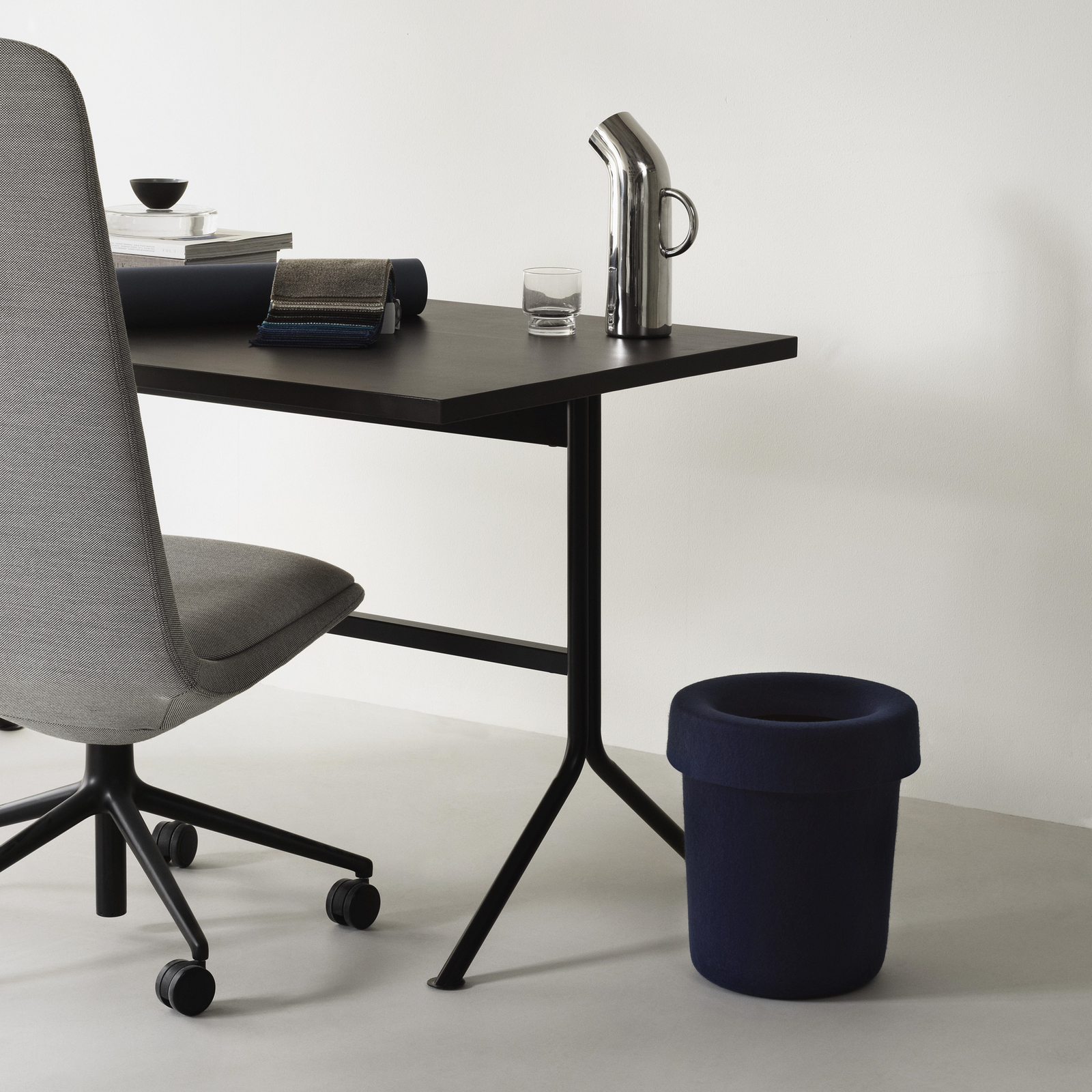 Papierkorb Hide, dunkelblau, Höhe 36 cm - Normann Copenhagen