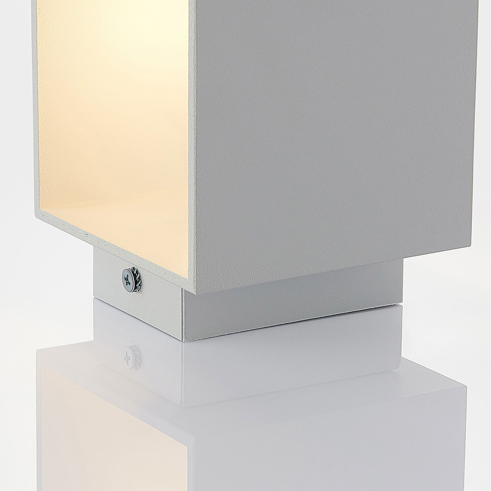 Lindby Mirza aluminium wall light, angular, white