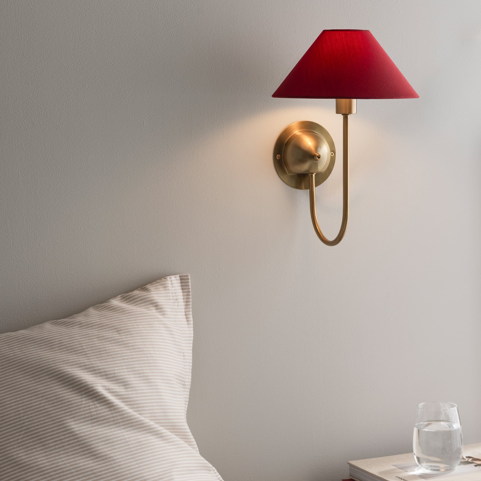 Aplique de pared IRIS, color burdeos, altura 32 cm, metal - Globen Lighting Aplique de pared IRIS, color burdeos, altura 32 cm, metal - Globen Lighting