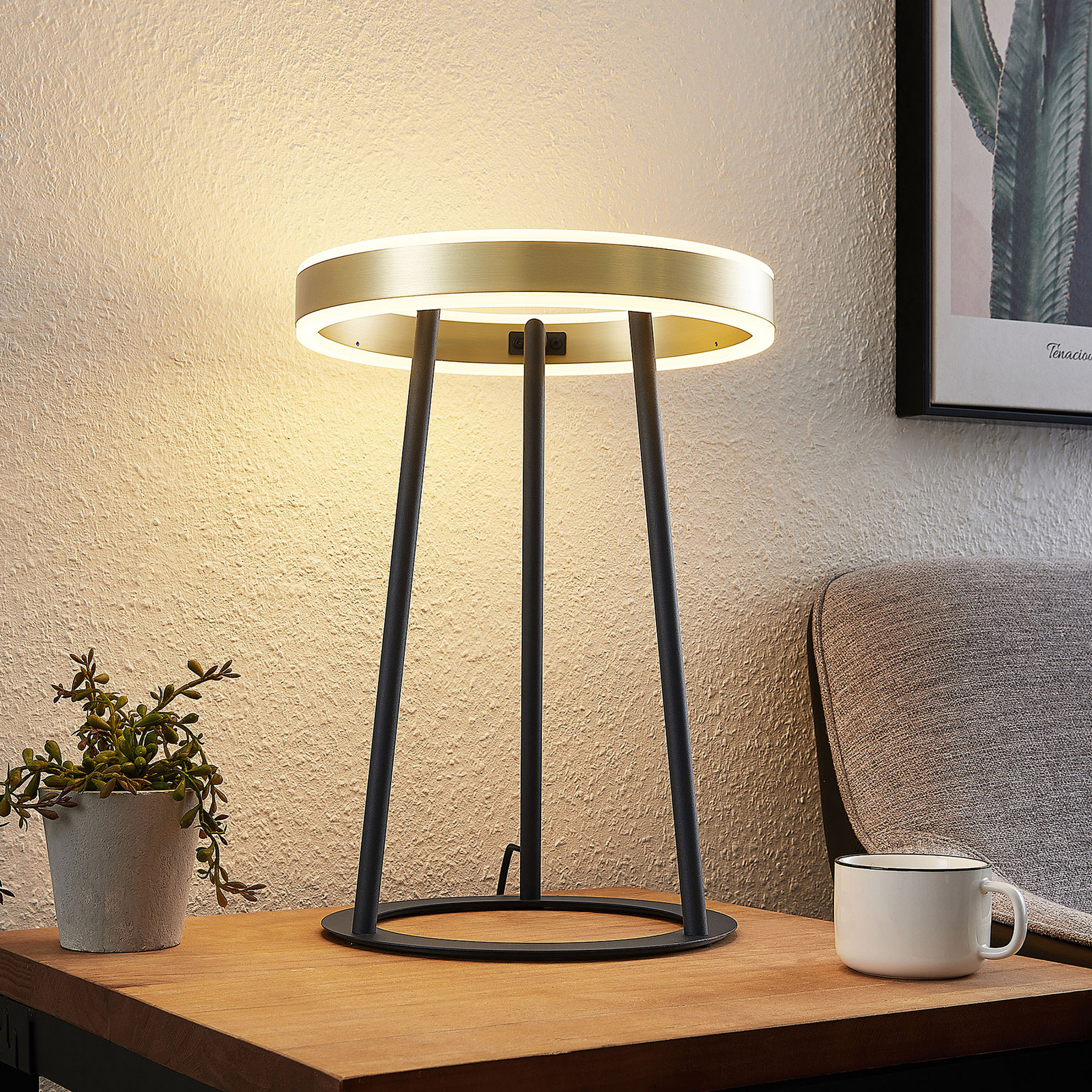 Lucande Seppe LED-bordslampa, mässing