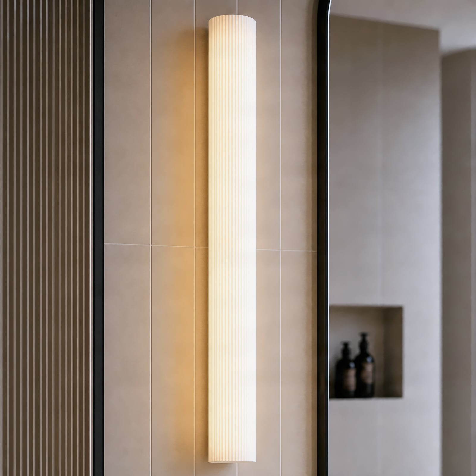 Victoire kylpyhuoneen LED-seinälamppu, 70 cm, valkoinen/kromi, CCT, lasi –