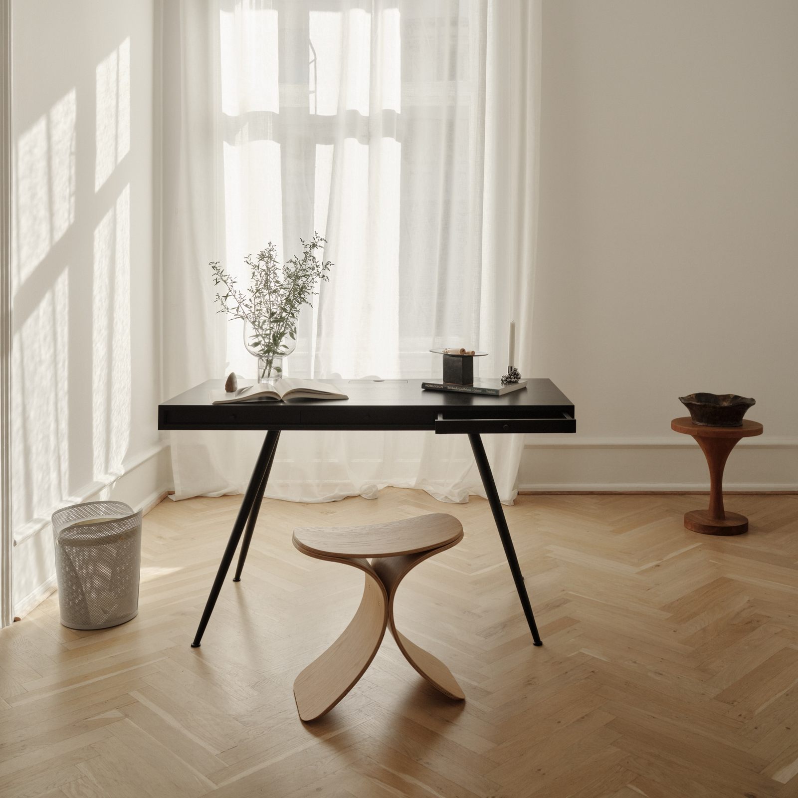 Taboret Luno, jasne drewno, wysokość 45 cm, dąb – GEJST