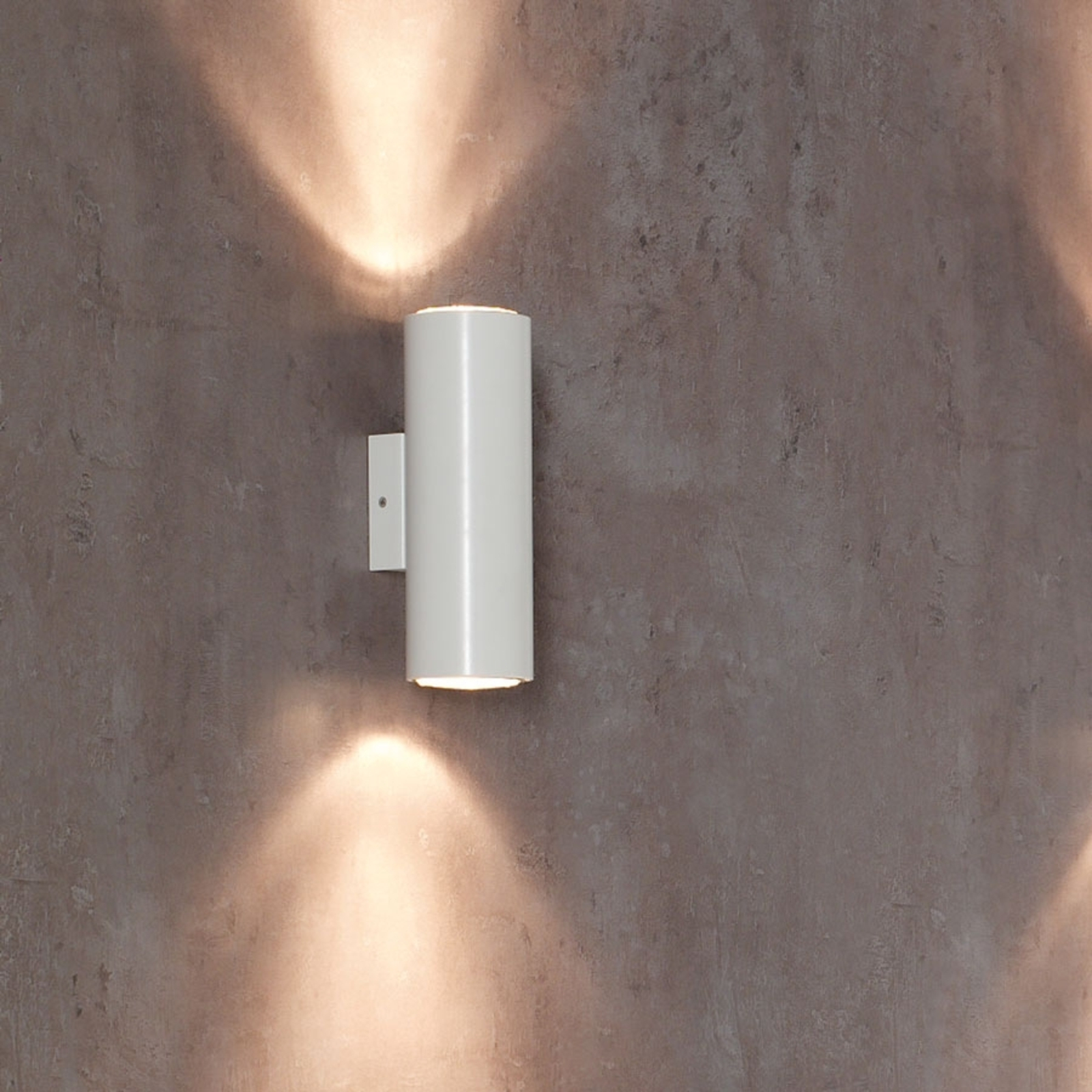 Milan Kronn - Augšupvērstā sienas lampa balta