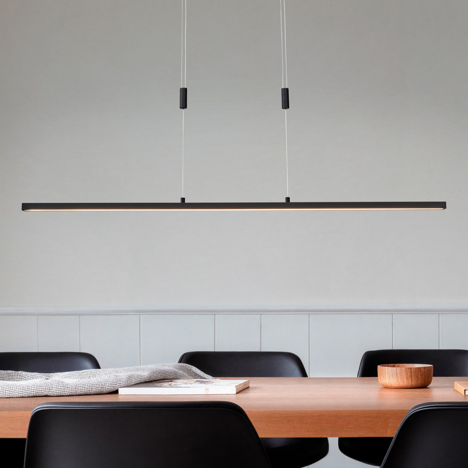 Lindby Lampă suspendată LED Arneja negru CCT reglabilă pe înălțime - Camera de zi / sufragerie - modern - negru mat - Metal