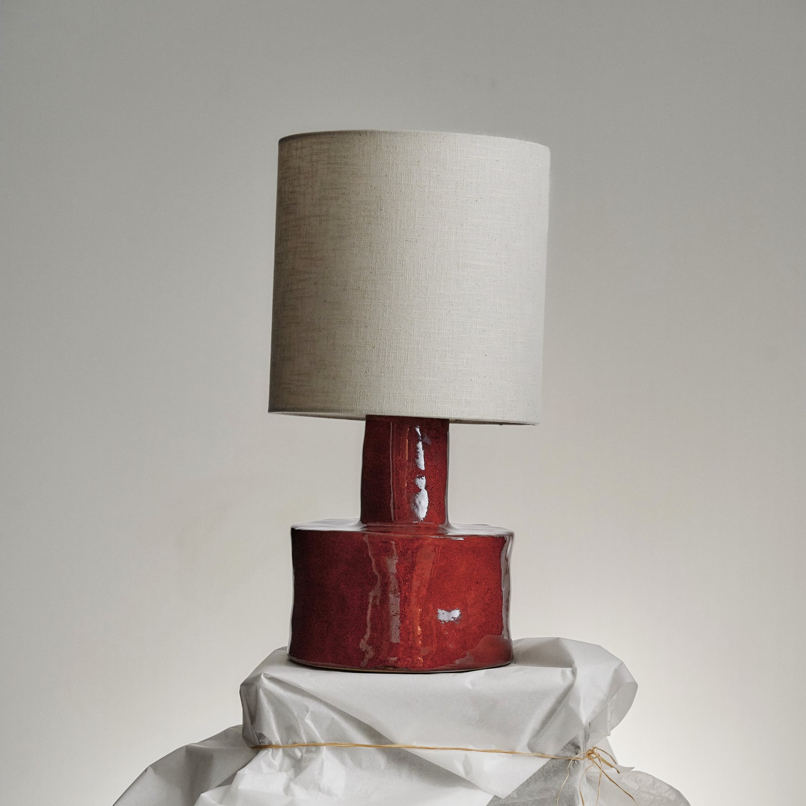 RED-BEIGE CATHERINE bordlampe, stentøj, tekstil, højde 47 cm, E27 – Serax RED-BEIGE CATHERINE bordlampe, stentøj, tekstil, højde 47 cm, E27 – Serax