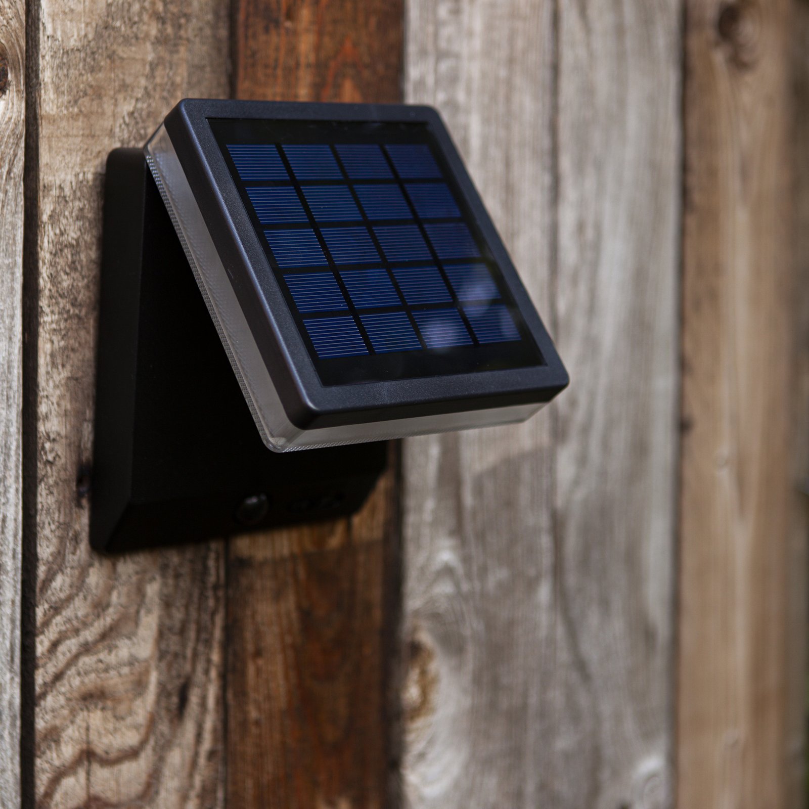 Moze LED solar wall light, adjustable with sensor