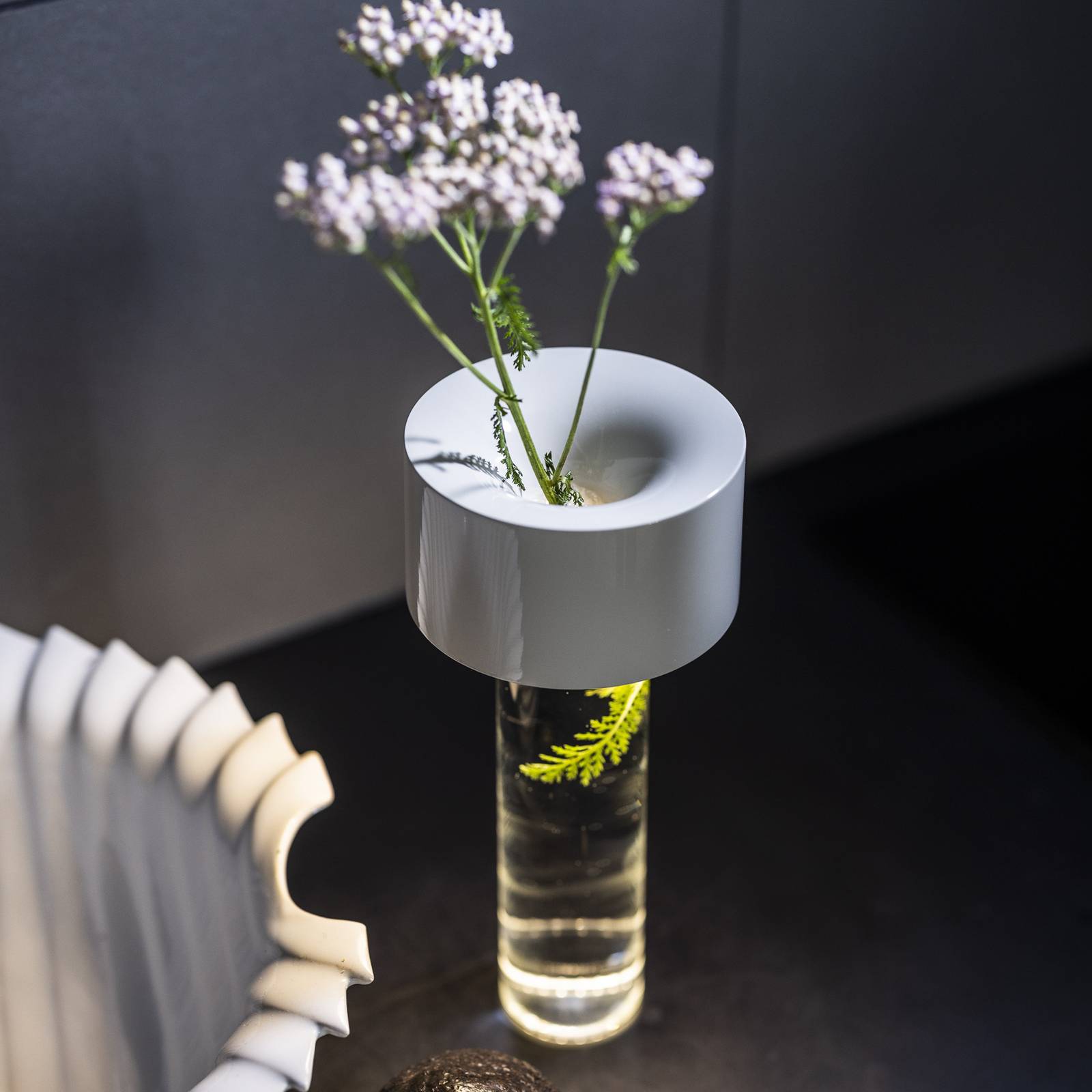 Foscarini led-es újratölthető asztali lámpa fleur, fehér