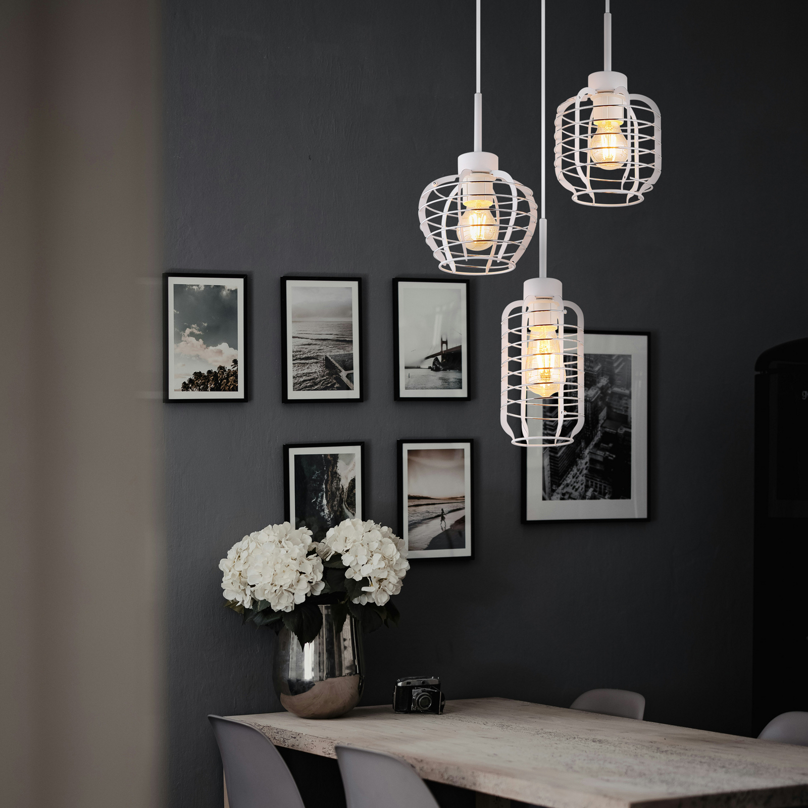 Lampă suspendată Nesa, Ø 37 cm, alb/crom, metal, cu 3 becuri Lampă suspendată Nesa, Ø 37 cm, alb/crom, metal, cu 3 becuri