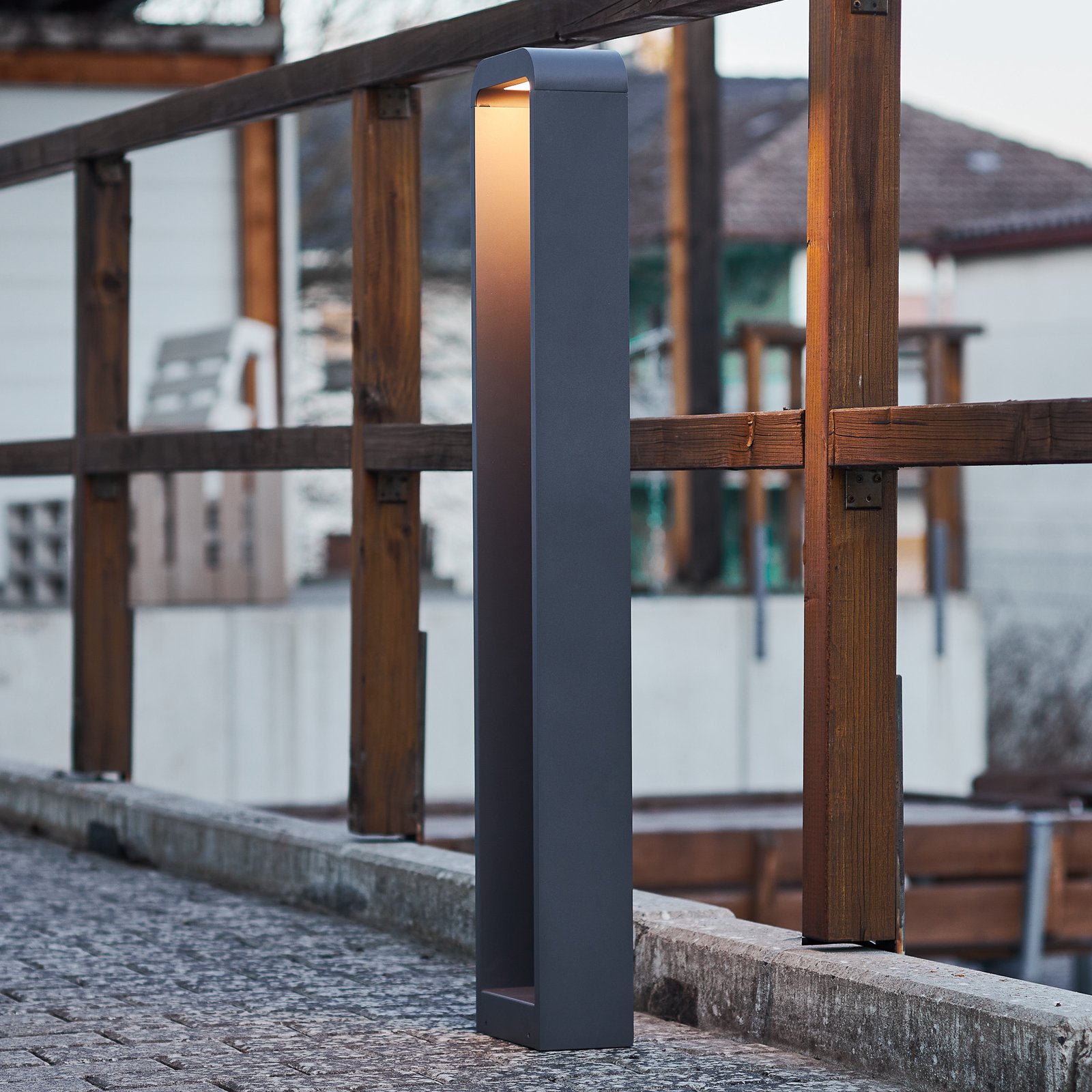 Lindby Emima LED-Wegeleuchte aus Aluminium 100 cm