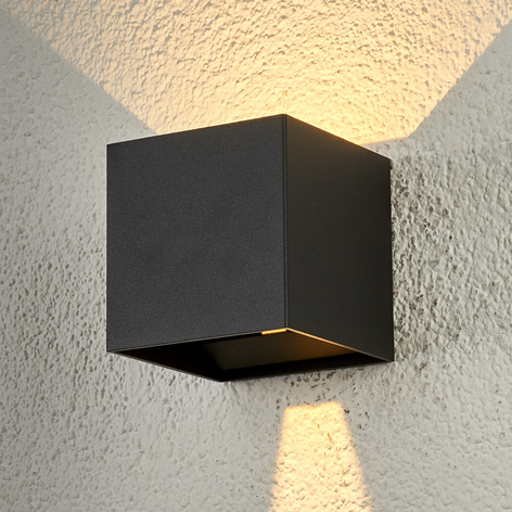 Würfelförmige LED-Außenwandlampe Ella