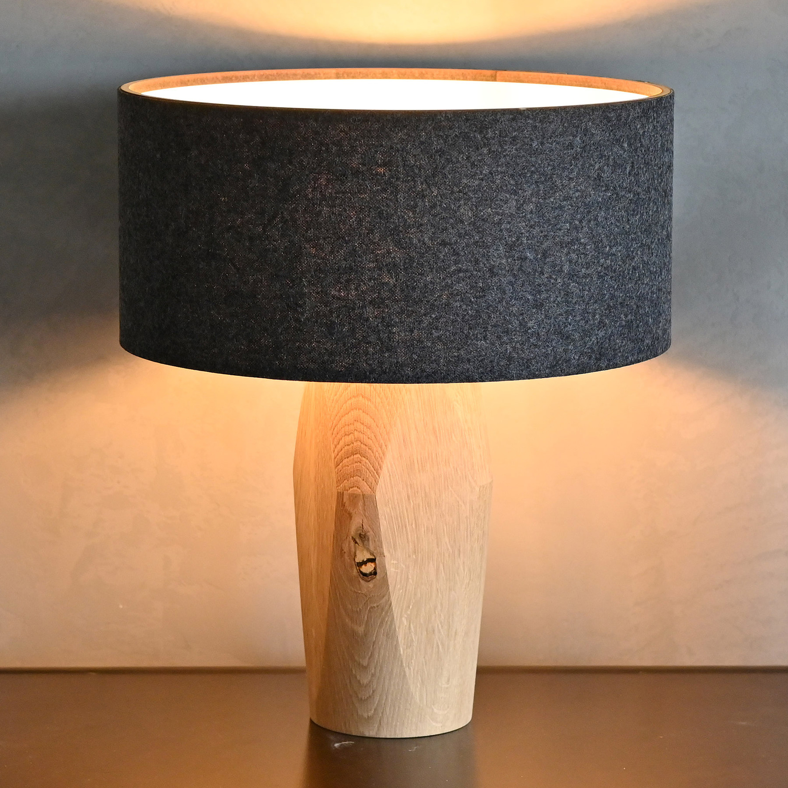 LeuchtNatur Pura LED table lamp made of wood and felt