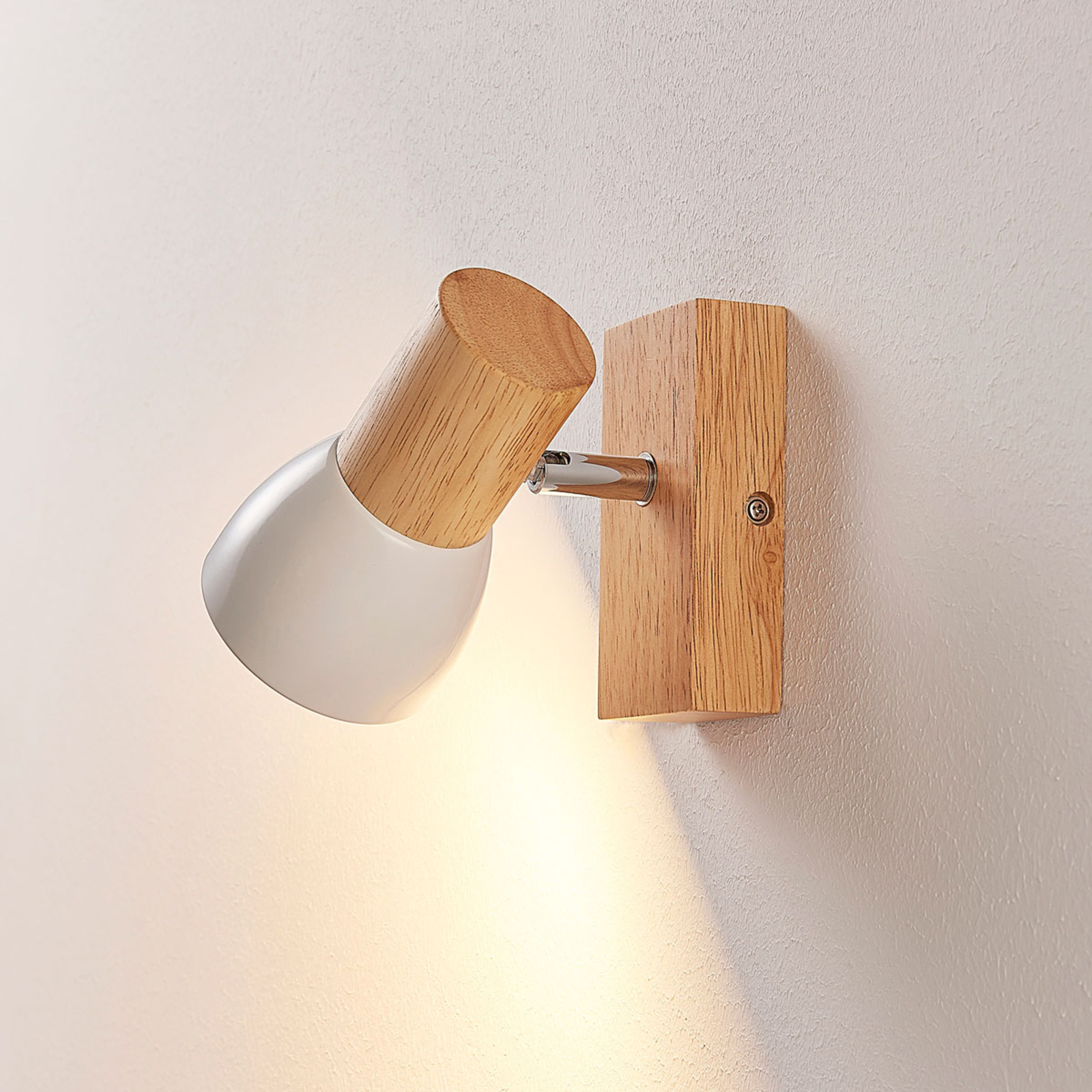 Aan boord wasmiddel onthouden Mooie houten spot met witte metalen kap | Lampen24.nl