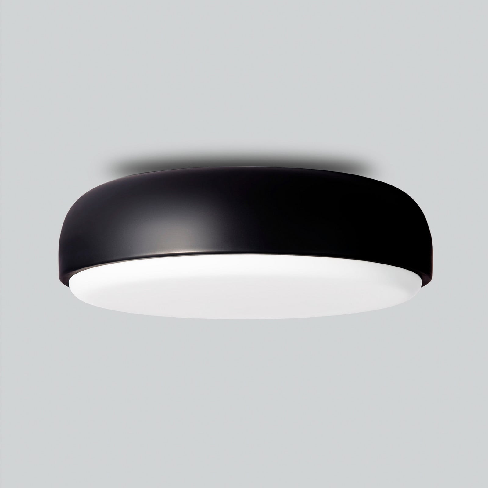 Over Me 50 Plafond Matt Svart Northern - Vardagsrum - Design - Metall - Rund | Produkter - Plafonder | Lampspecialisterna