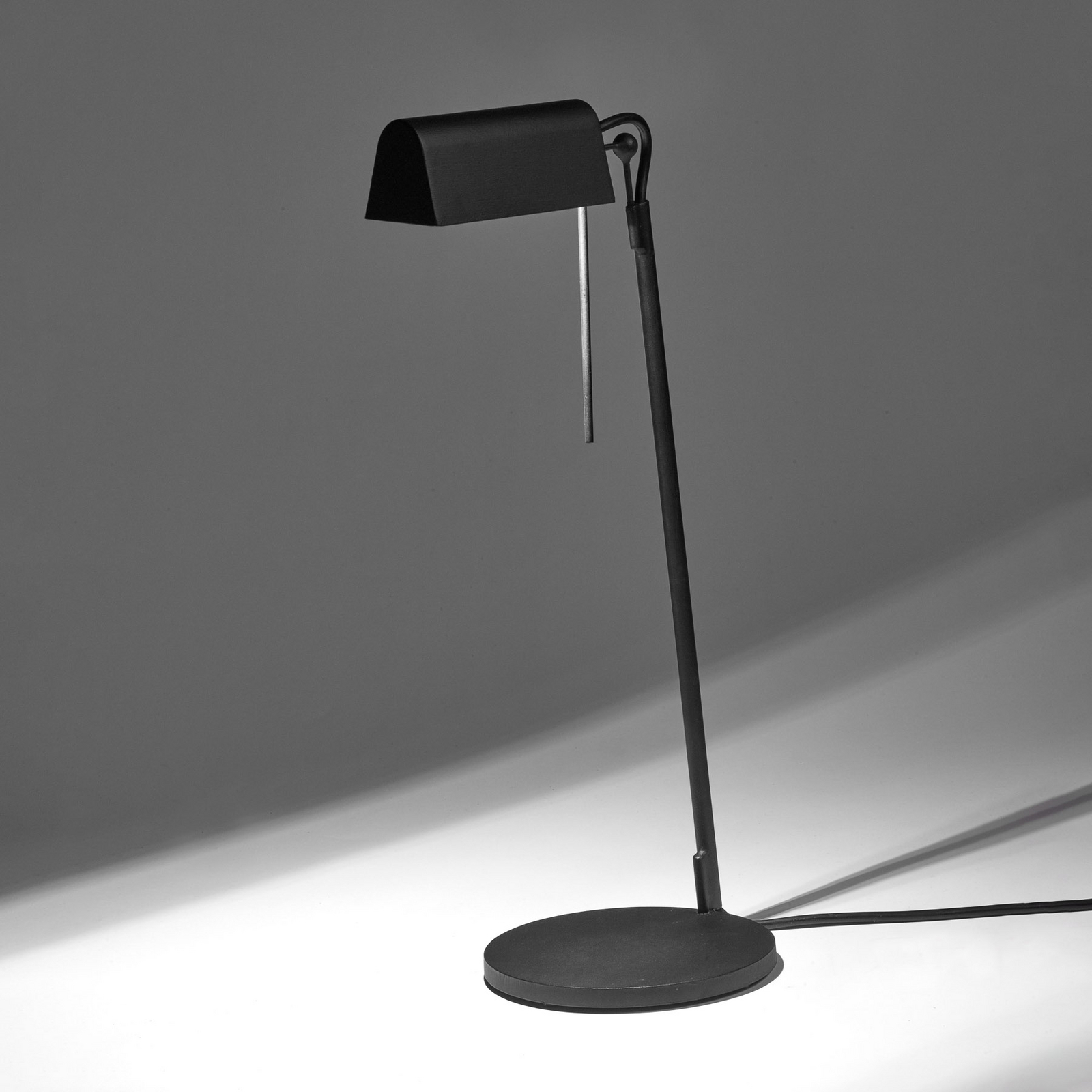 BLACK FOLD bordlampe, stål, sort, højde 44 cm, G9 – Serax