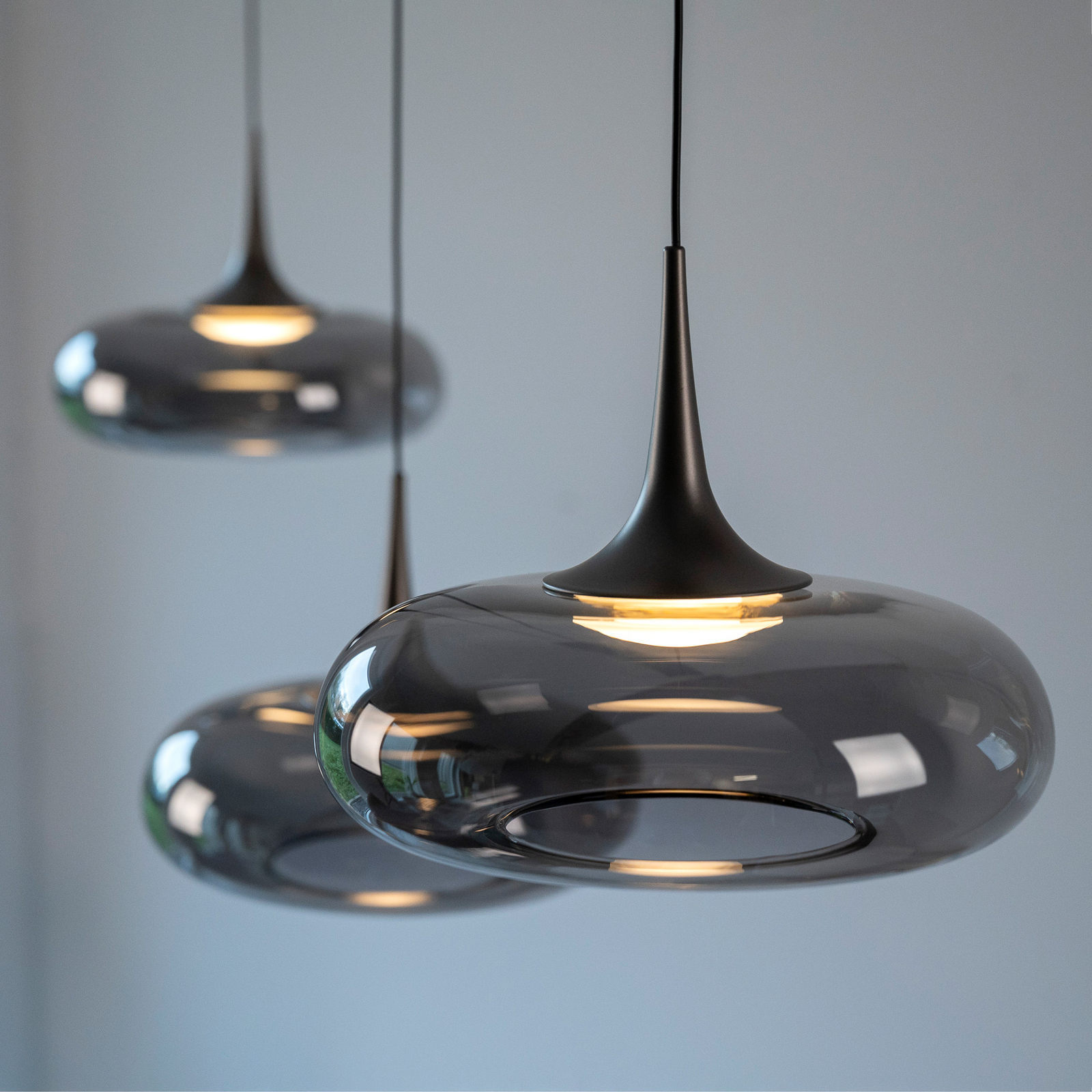 Schöner Wohnen LED-visoka svetilka Posh 3-fl., dimno steklo, 3.000 K Schöner Wohnen LED-visoka svetilka Posh 3-fl., dimno steklo, 3.000 K