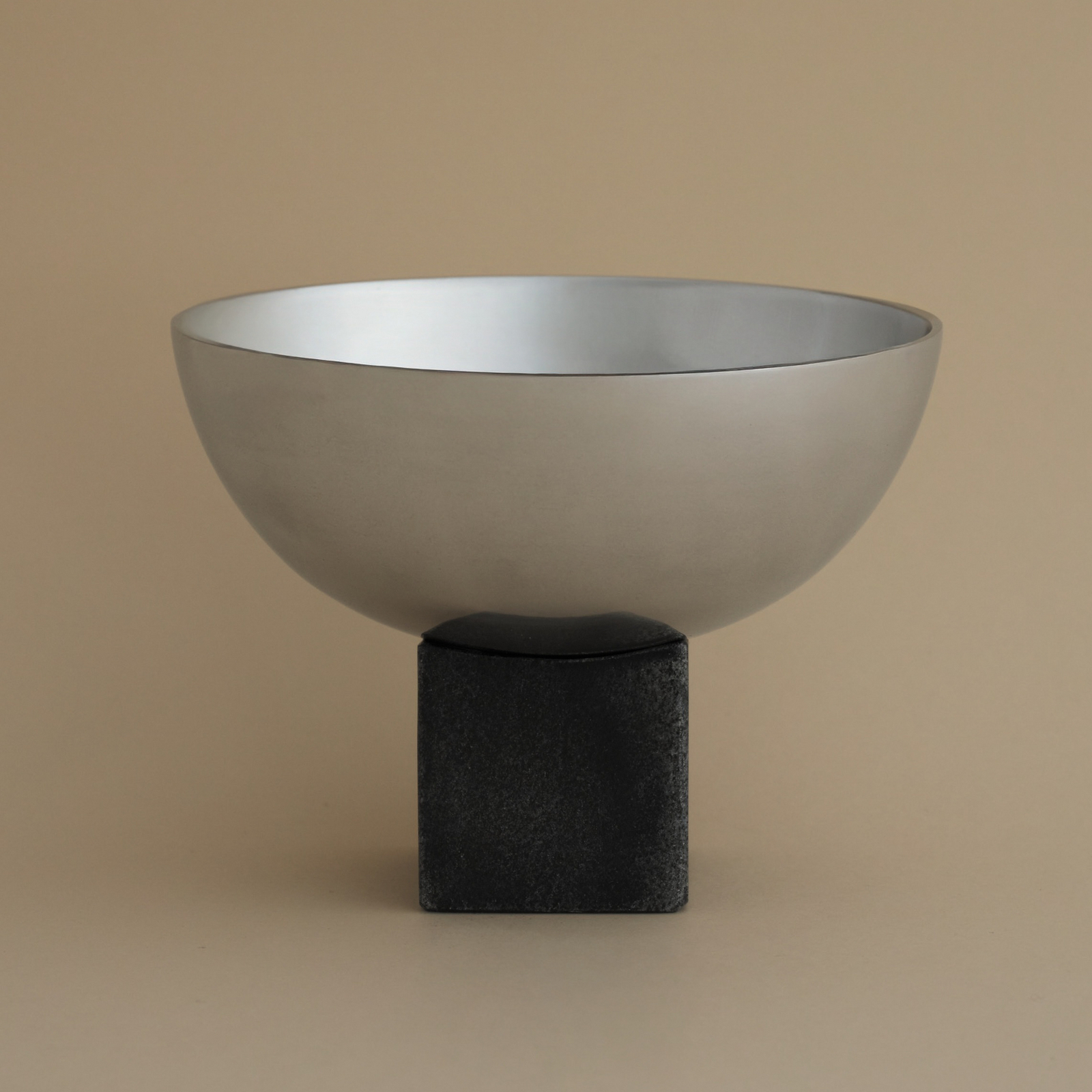 Taça Sapoto, preta/prateada, Ø 14 cm, alumínio, mármore - GEJST Taça Sapoto, preta/prateada, Ø 14 cm, alumínio, mármore - GEJST
