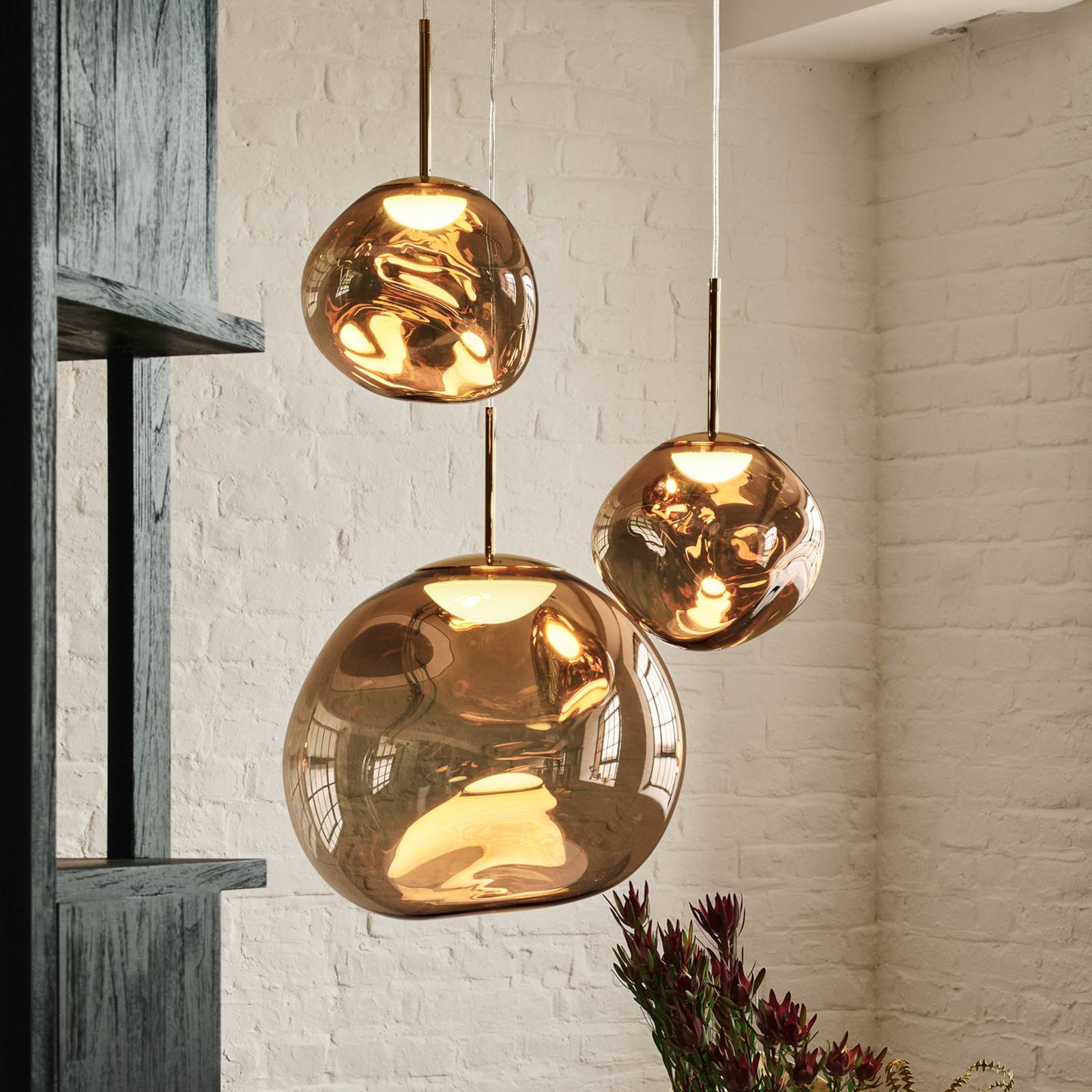 Levně Tom Dixon Tom Dixon závěsné světlo Melt, Ø 28 cm, bronzová barva, objímka