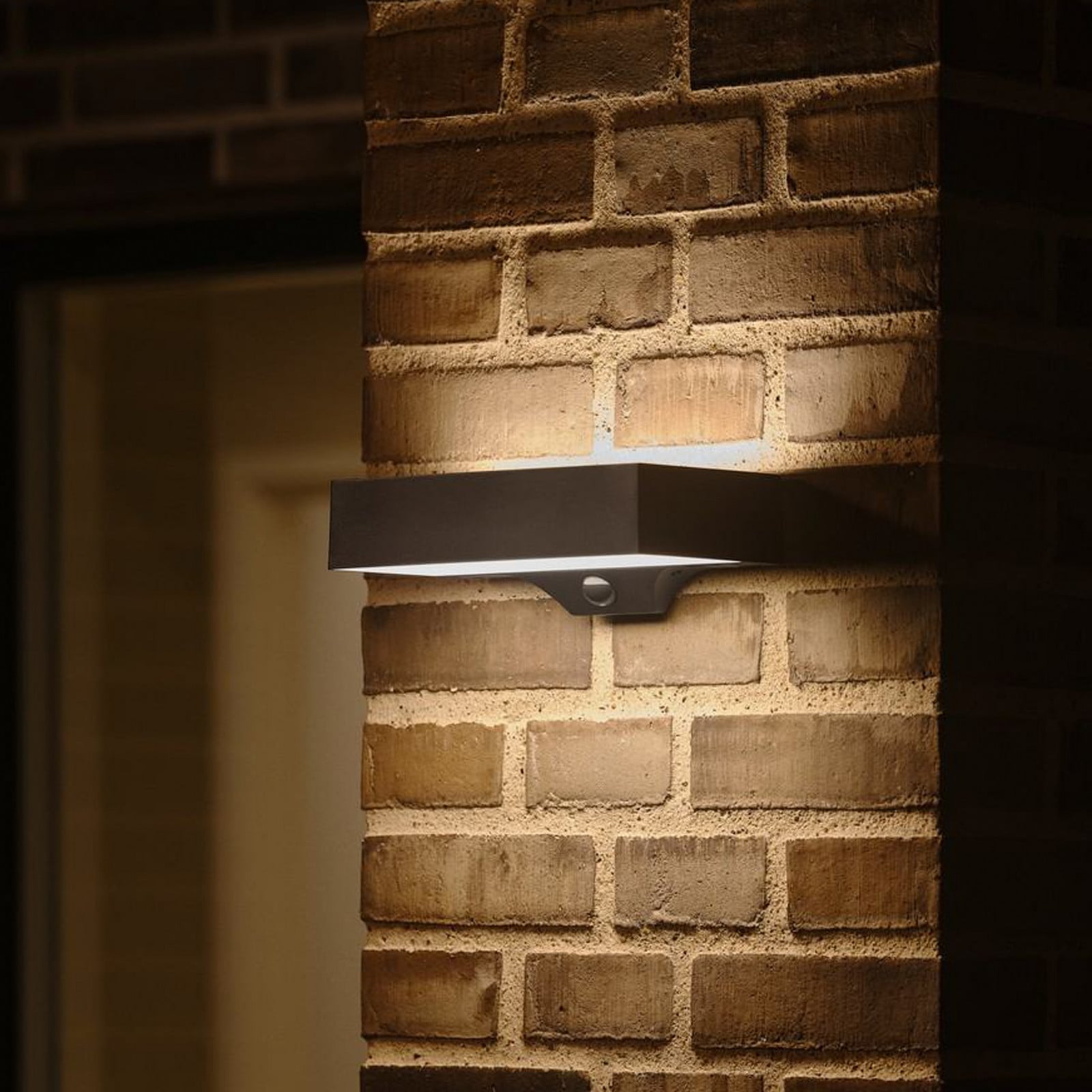 Monay Square LED-solcellslampa f&ouml;r utomhusbruk, svart, IP44 &ndash; Nordlux - Terrass - Skandinavisk - Plast - Med en ljusk&auml;lla