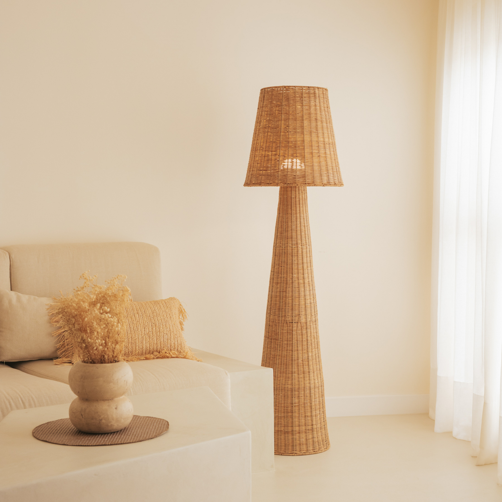 Newgarden LED-Akku-Stehlampe Lola, holzfarben, Rattan, IP54