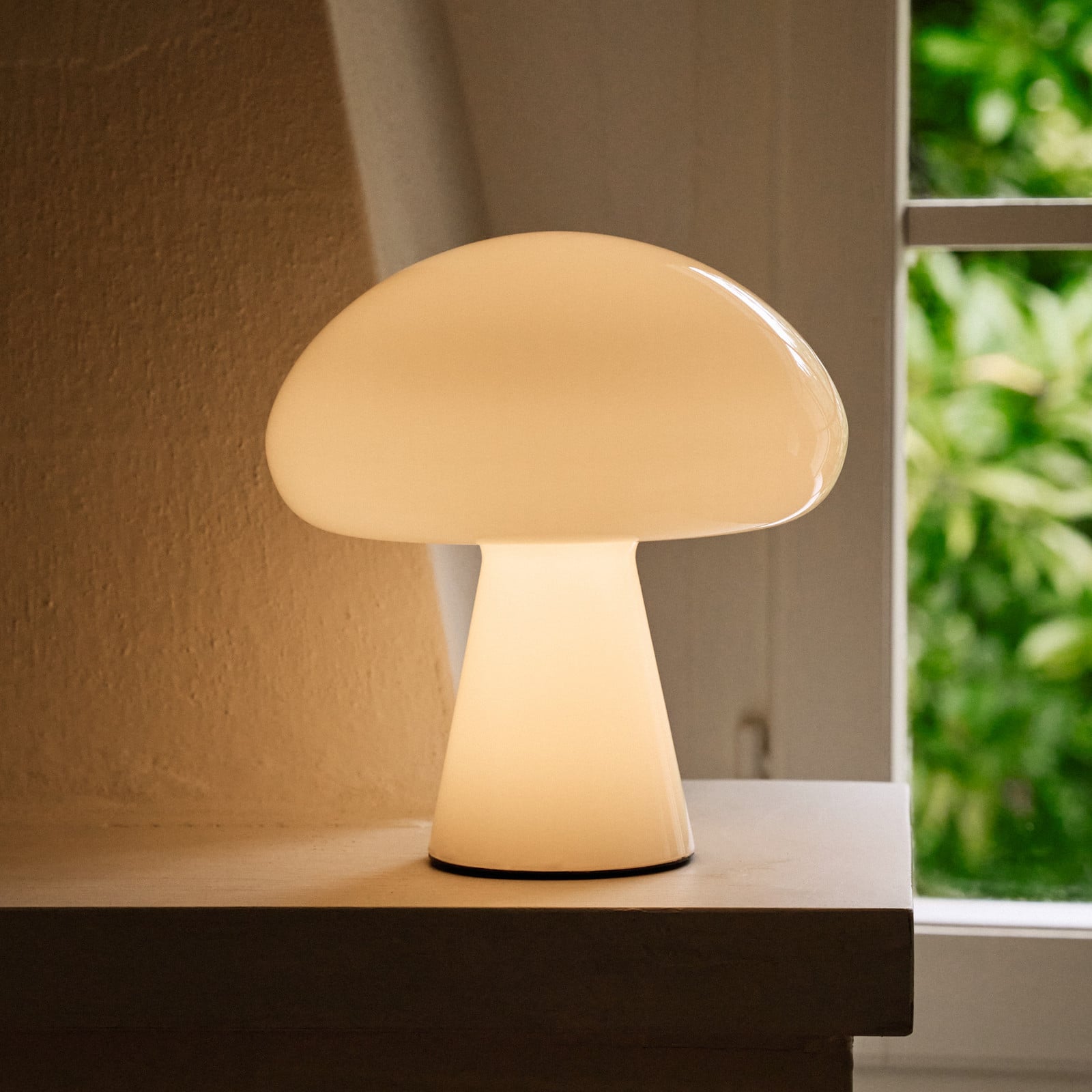 Obello bärbar bordslampa – Gubi - Terrass - Design - Glas - Med en ljuskälla | Produkter - Utomhusbelysning - Trädgårdslampor | Lampspecialisterna