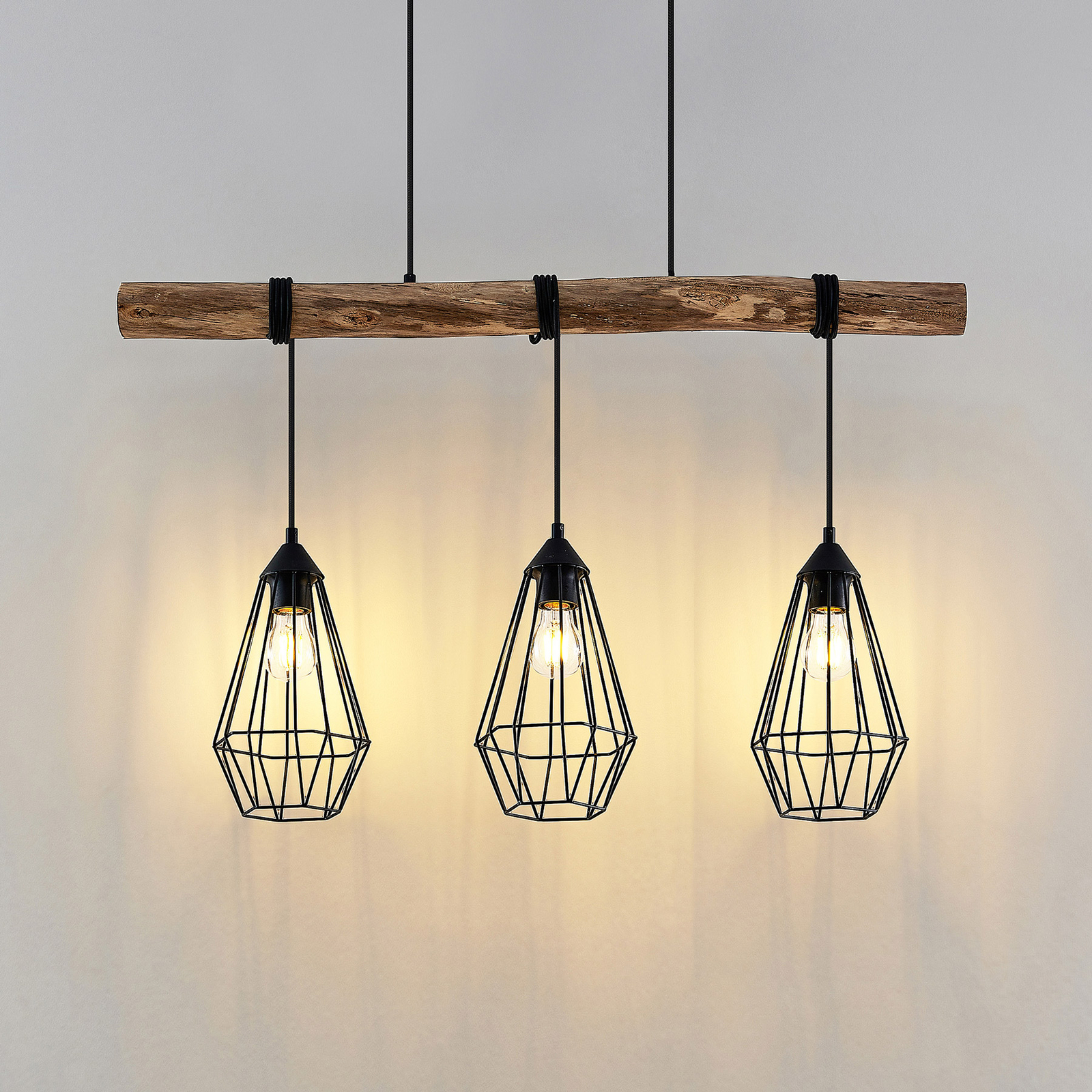 Lindby Eldarion hanglamp met houten balk, 3-lamps