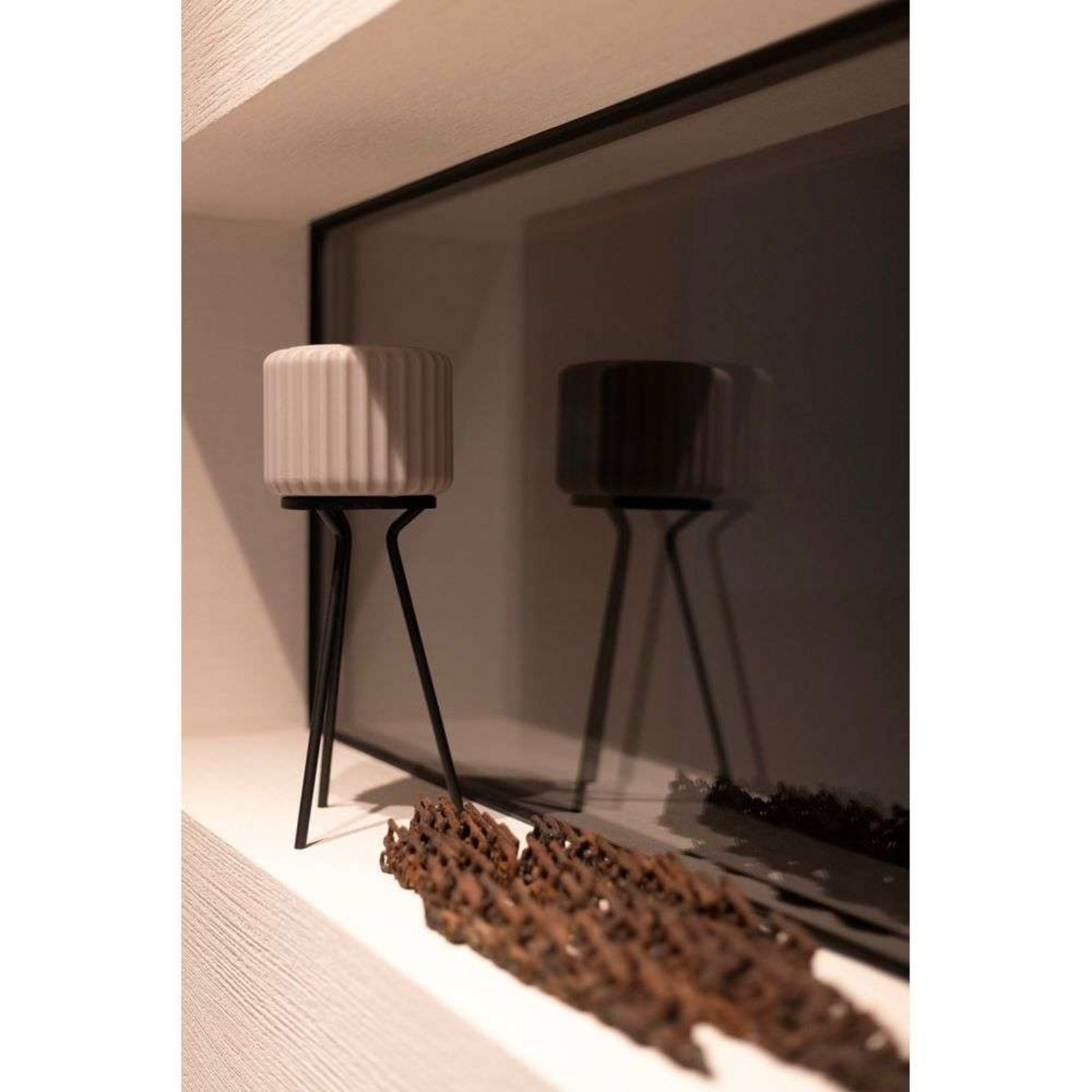 Dentelles Tripod Black - Atelier Pierre