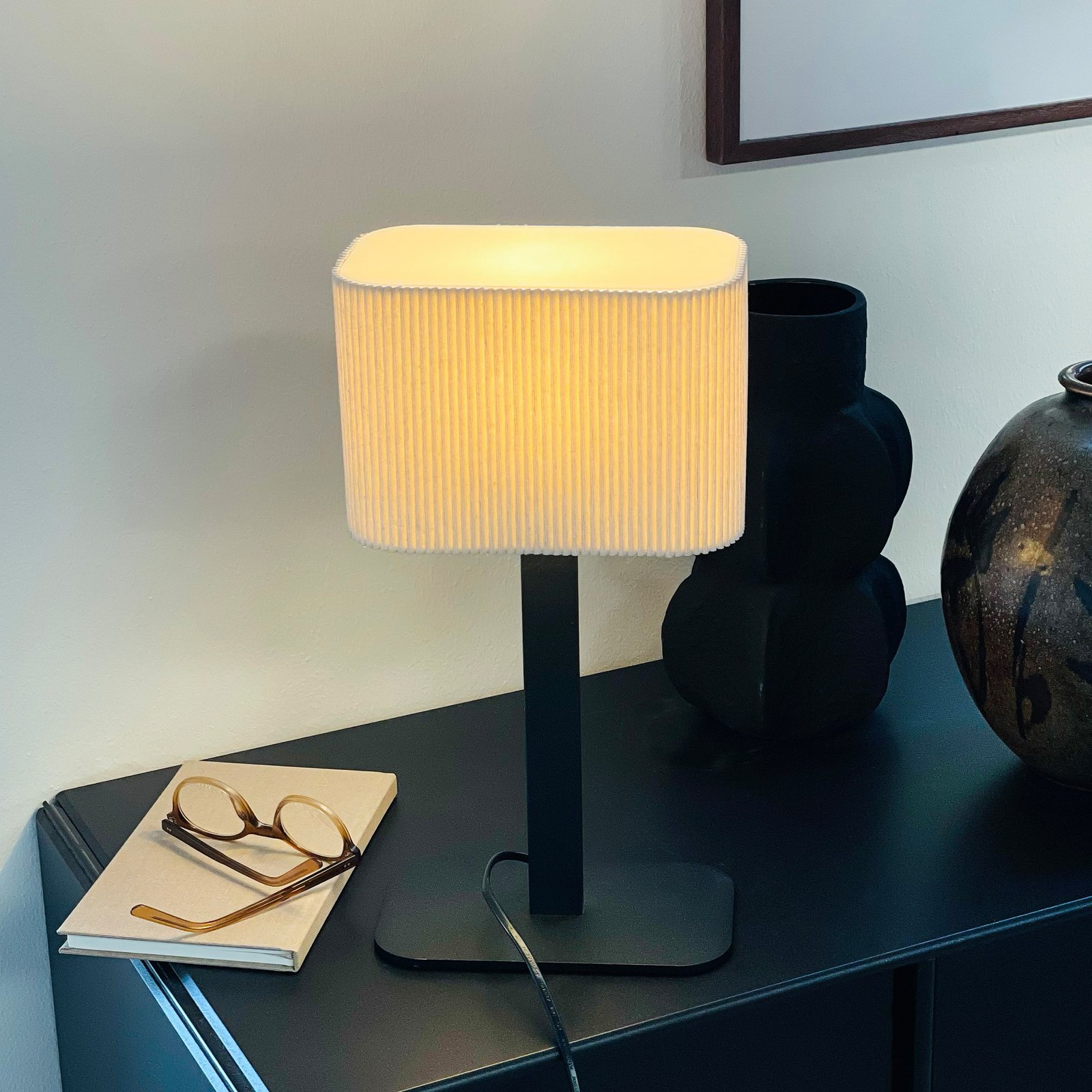 Candeeiro de mesa Dyberg Larsen Calix, branco natural, altura 39 cm