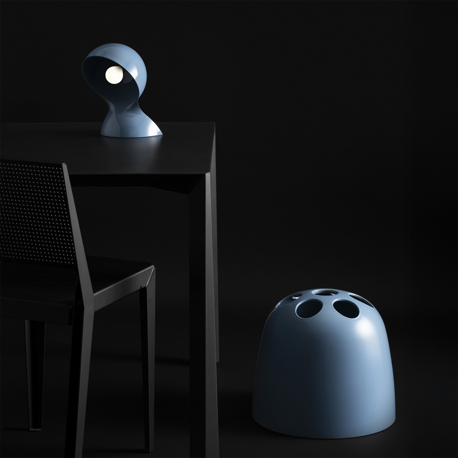 Artemide Tischleuchte Dalù, hellblau, Höhe 26 cm, E14 Artemide Tischleuchte Dalù, hellblau, Höhe 26 cm, E14