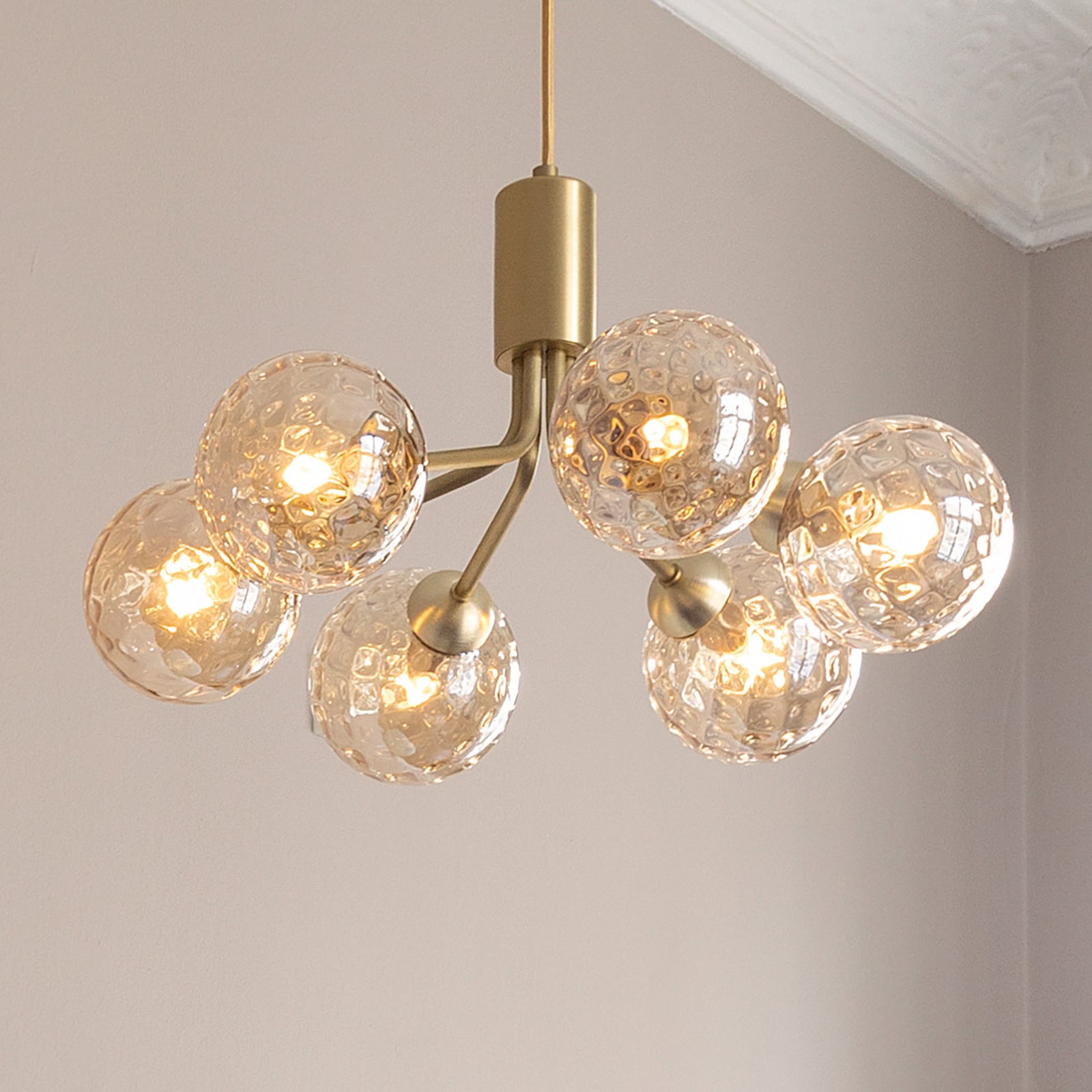 Nuura piekaramais gaismeklis Apiales 6, Ø 50 cm, misiņa krāsā/zelta krāsā