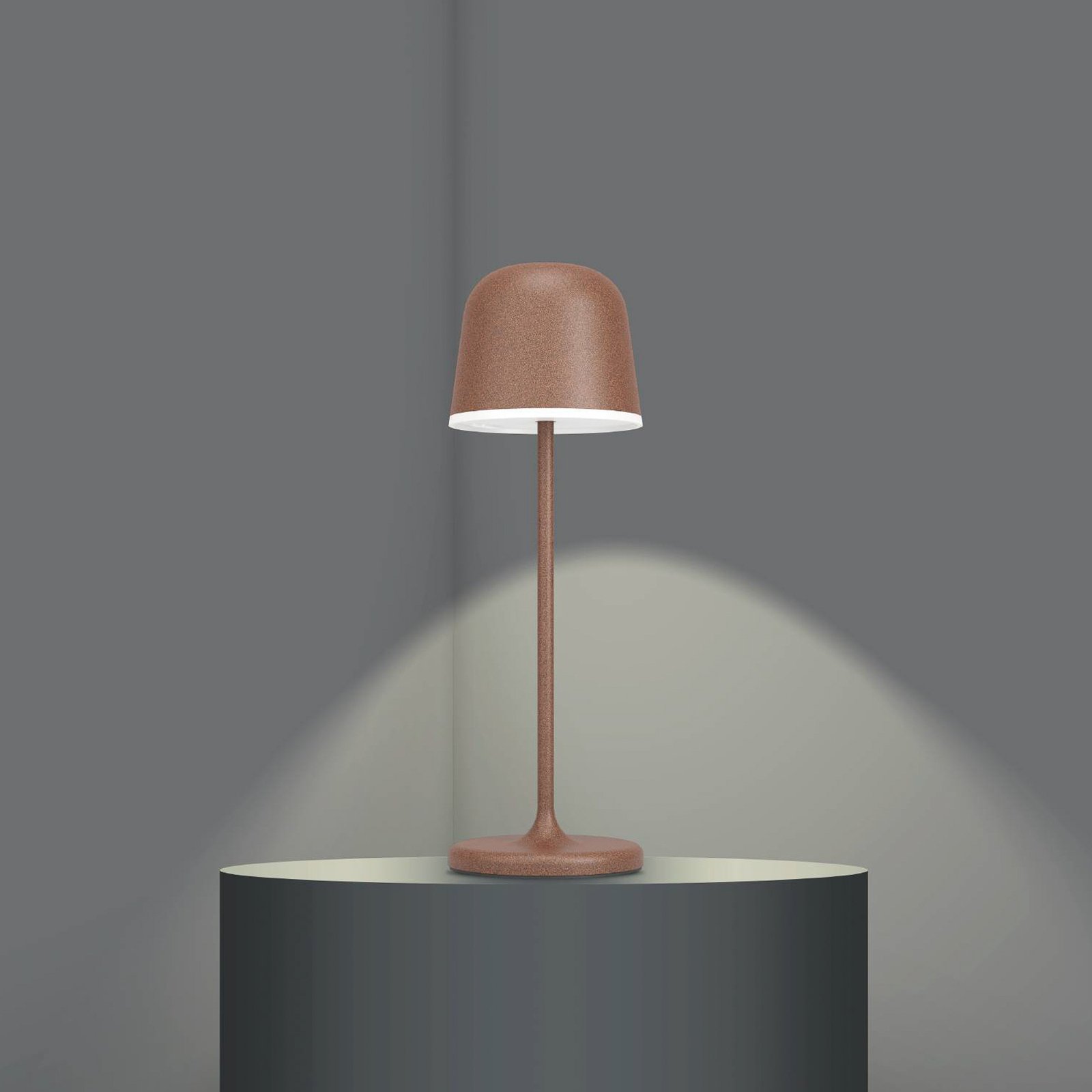 Mannera LED table lamp with a battery, rusty brown