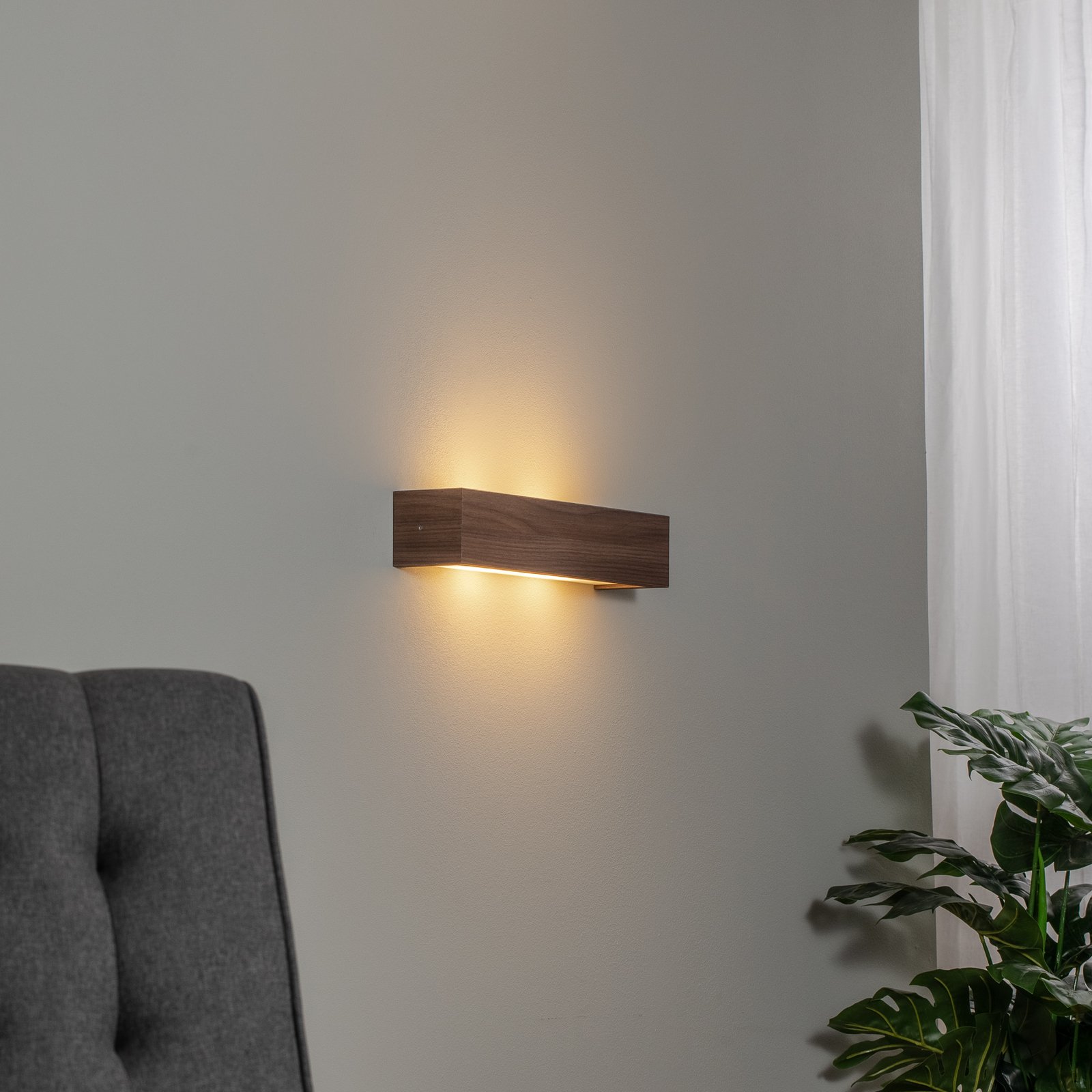 Platani wall light, walnut wood, width 42 cm, up/down