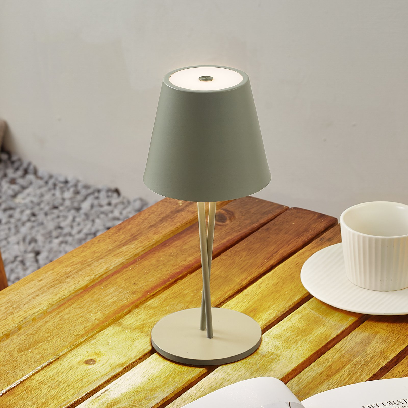 Lindby LED uppladdningsbar bordslampa Janea, korsad, grön, metall