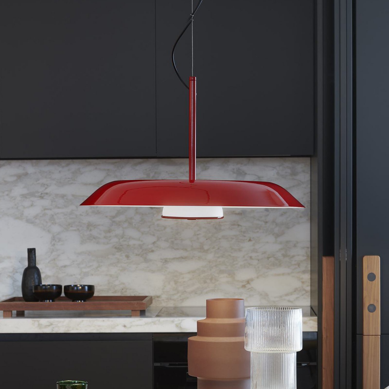 Oluce LED-hængelampe Iride, Ø 85 cm, rød, metal, glas