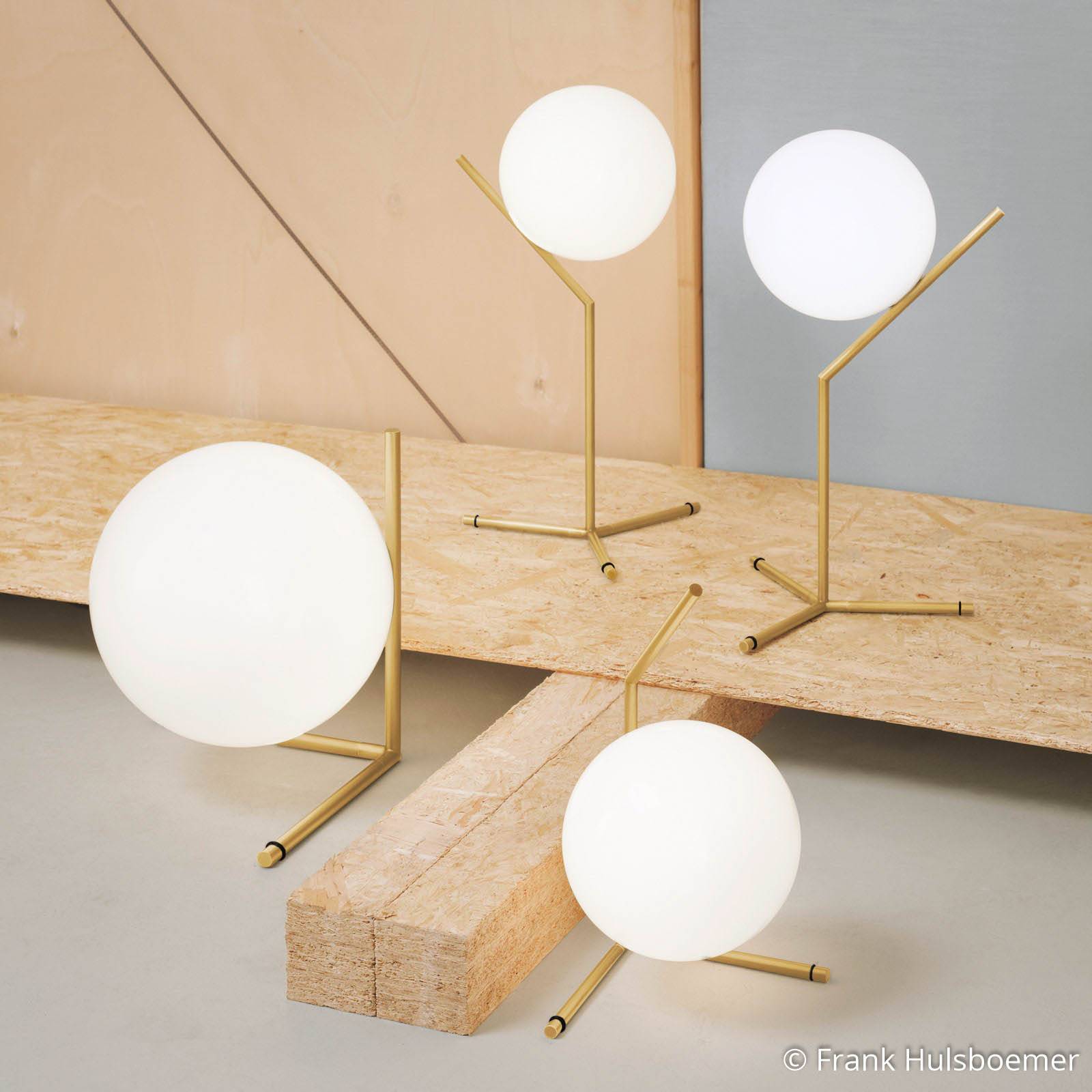 FLOS IC T1 Niska designerska lampa stołowa w kolorze mosiądzu