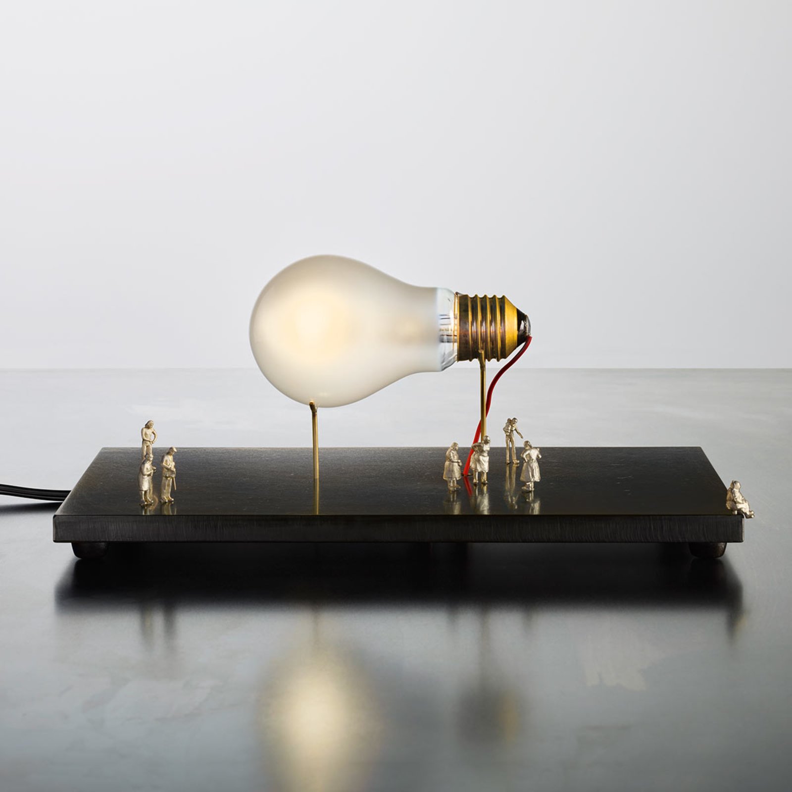 I Ricchi Poveri Monument pre a Bulb Stolová Lampa - Ingo Maurer