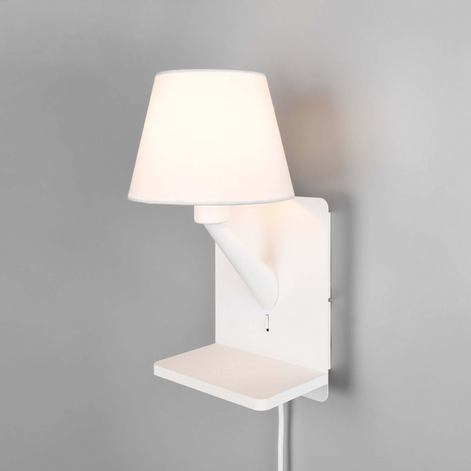 Comfort wall light, matt white, metal, plug, E14