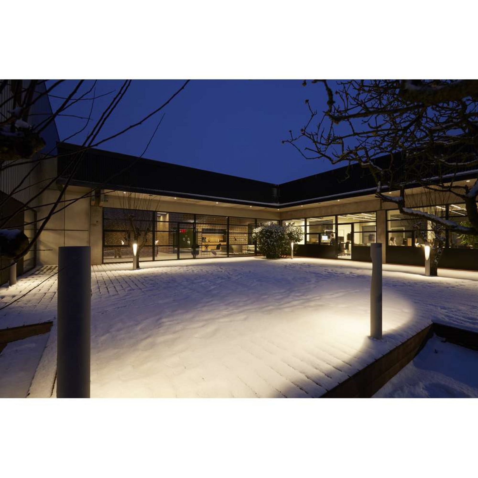 Flindt Garden LED trädgårdslampa Short 2700K med spets + Connector Aluminium - Louis Poulsen - Terrass | Produkter - Utomhusbelysning - Pollare | Lampspecialisterna