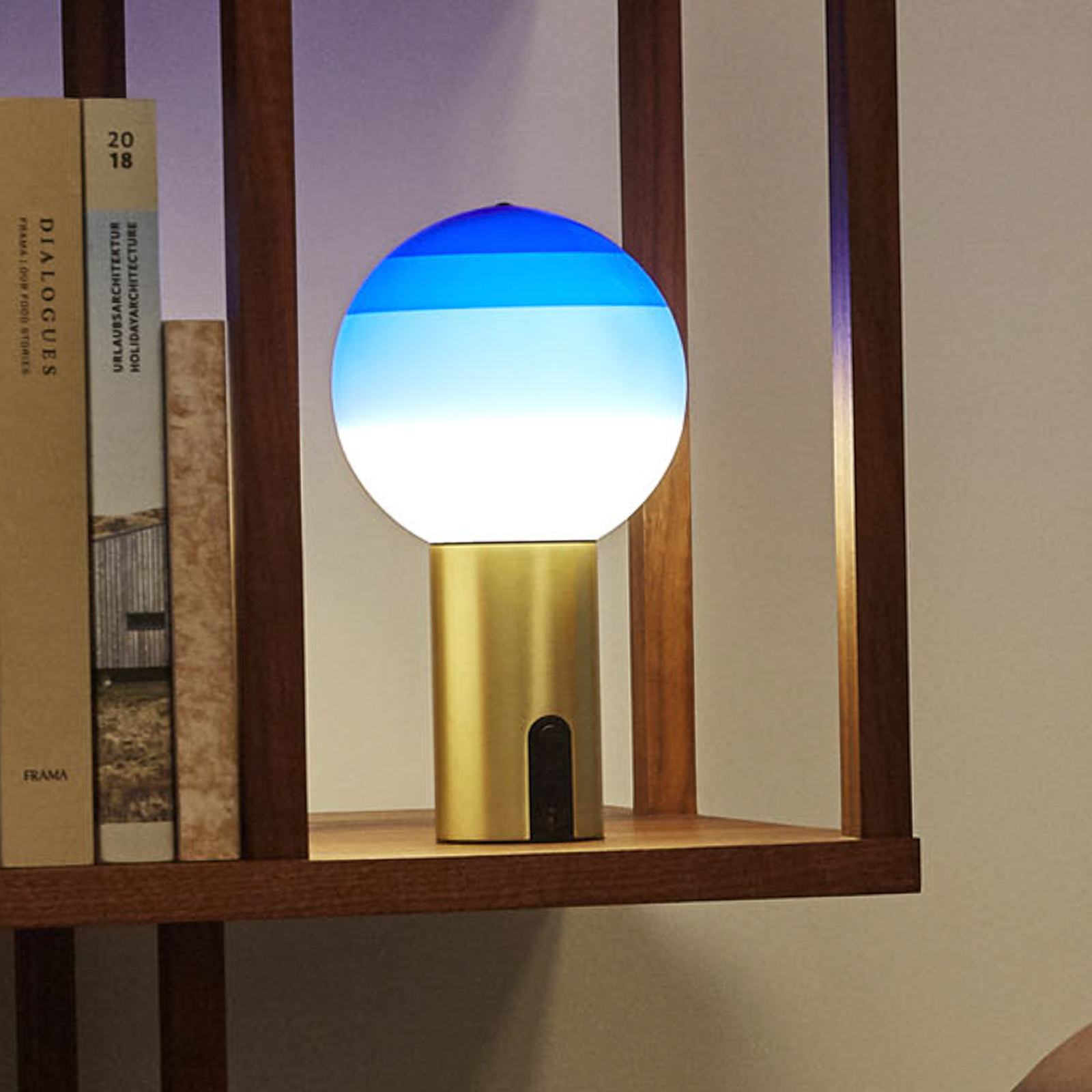 MARSET Candeeiro de mesa recarregável Dipping Light azul/latão