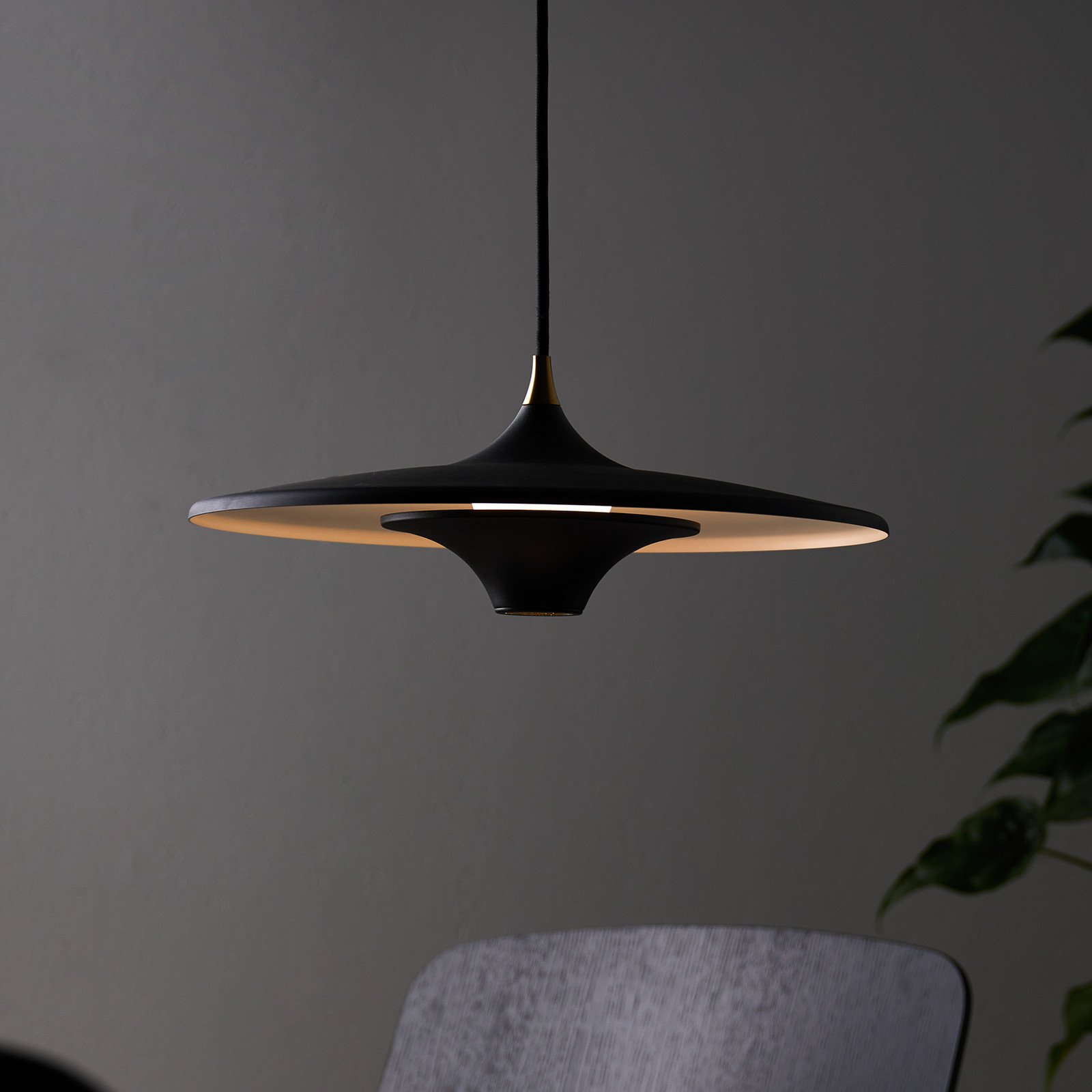 LOOM DESIGN Lampă suspendată LED Moja Ø 35 cm negru - Camera de zi / sufragerie - modern - Aluminiu