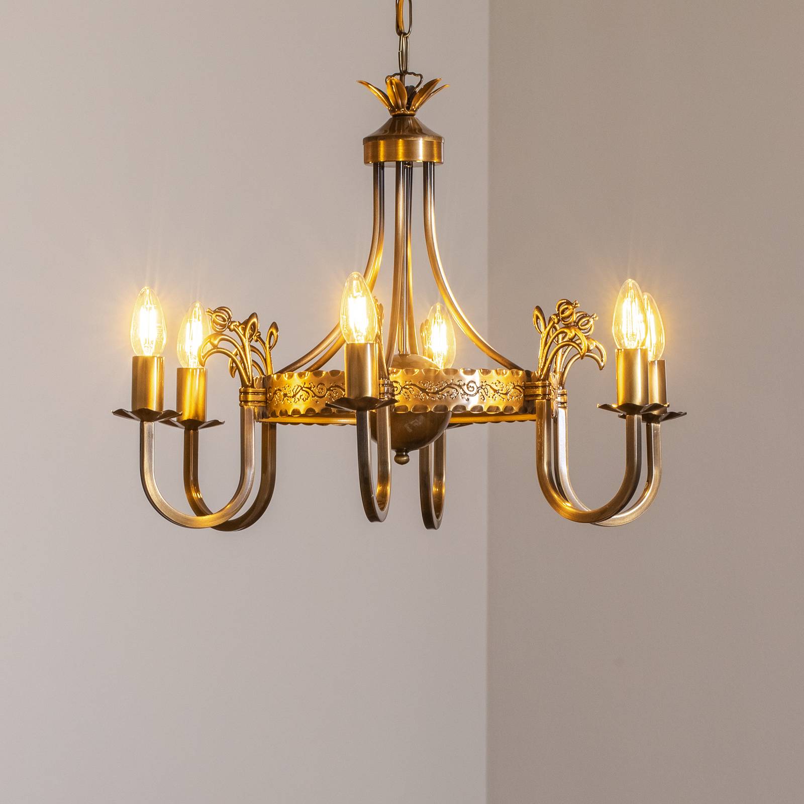 Kronleuchter Castle, hell patiniert, Ø 62 cm, Metall, 6-flg. günstig online kaufen