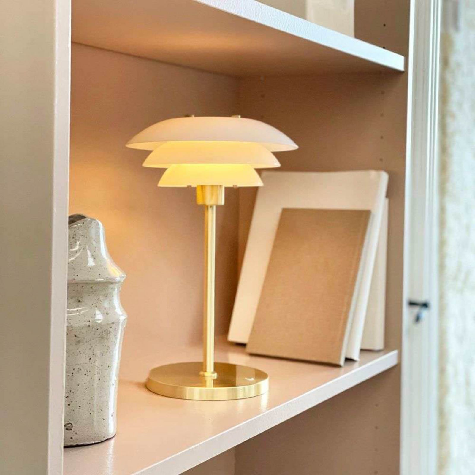 Dyberg Larsen DL20 LED tölthető asztali világítás, magasság 30 cm, üveg