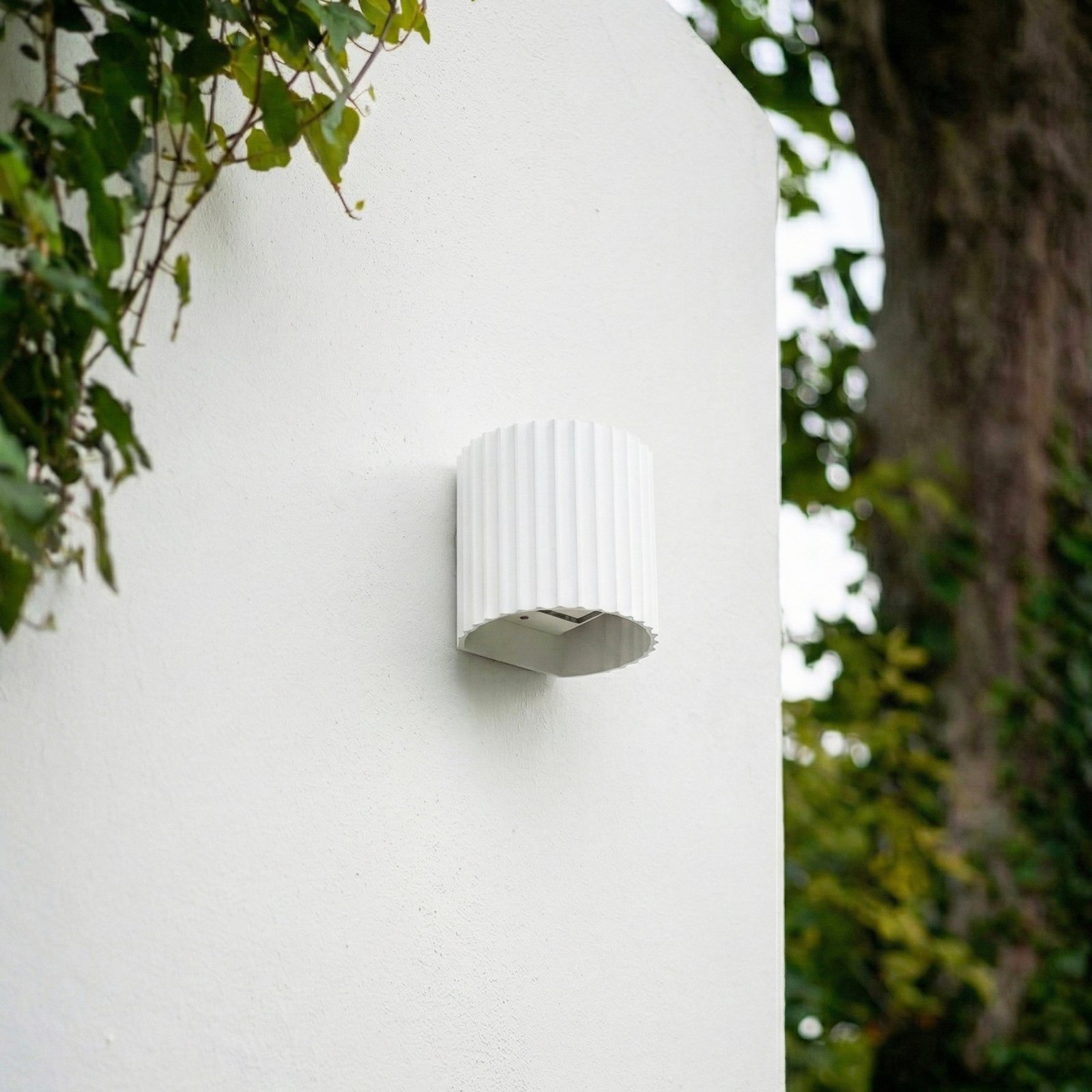 Lindby Applique da esterni LED Ralino, bianca, a 2 luci, IP65