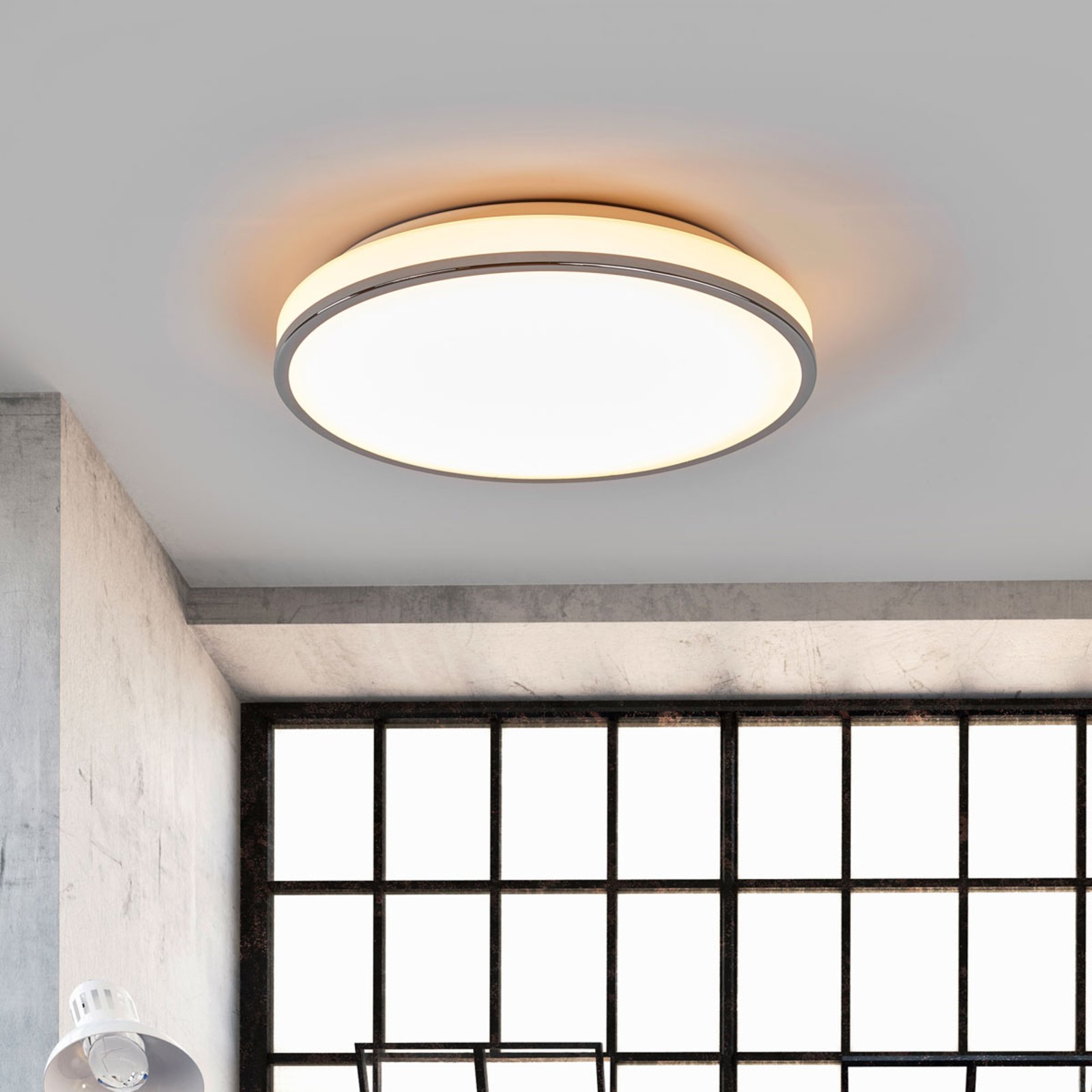 Lyss Loftlampe White/Chrome - Lindby