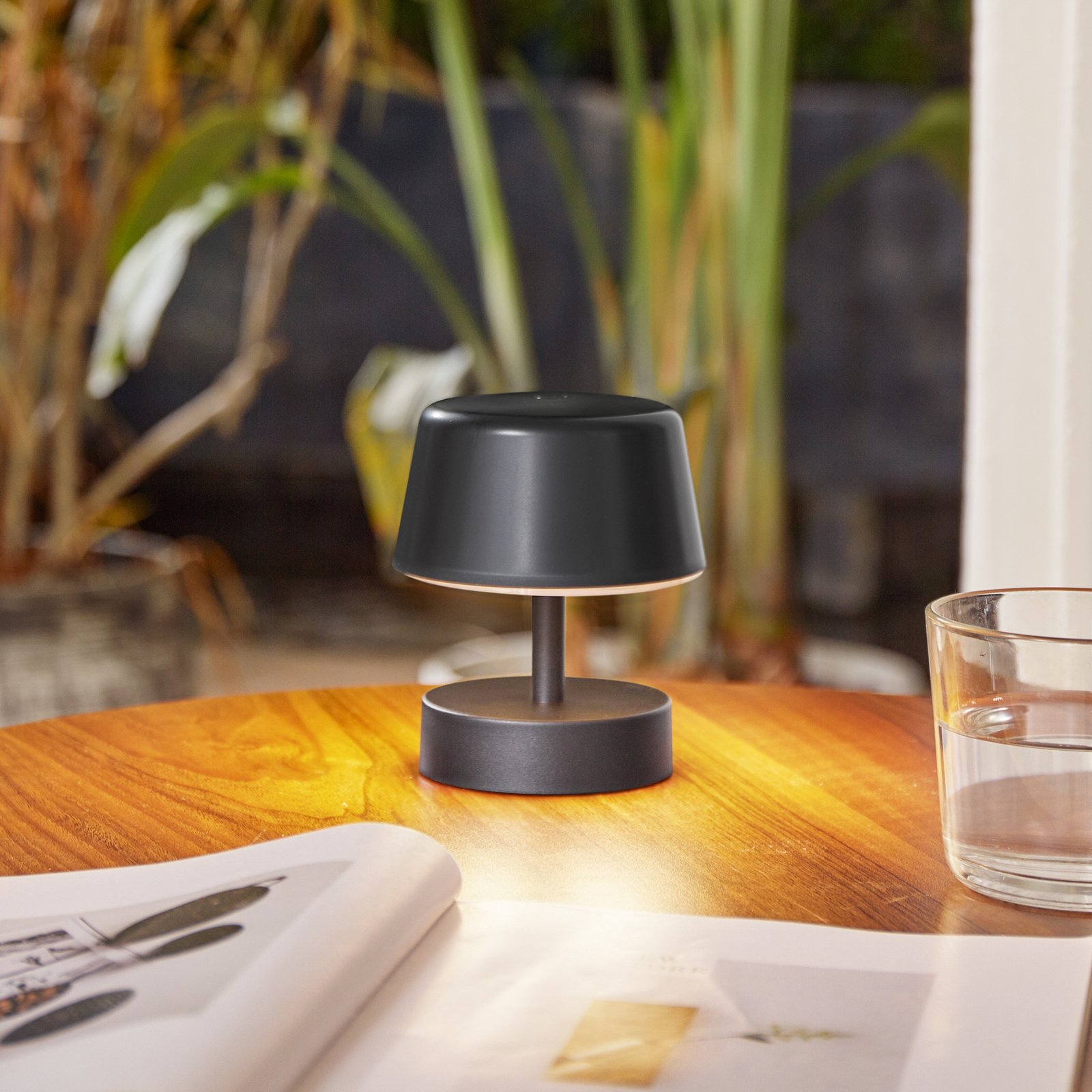 Lindby lampe de table LED rechargeable Nalani, 13 cm de haut, IP44, intensité