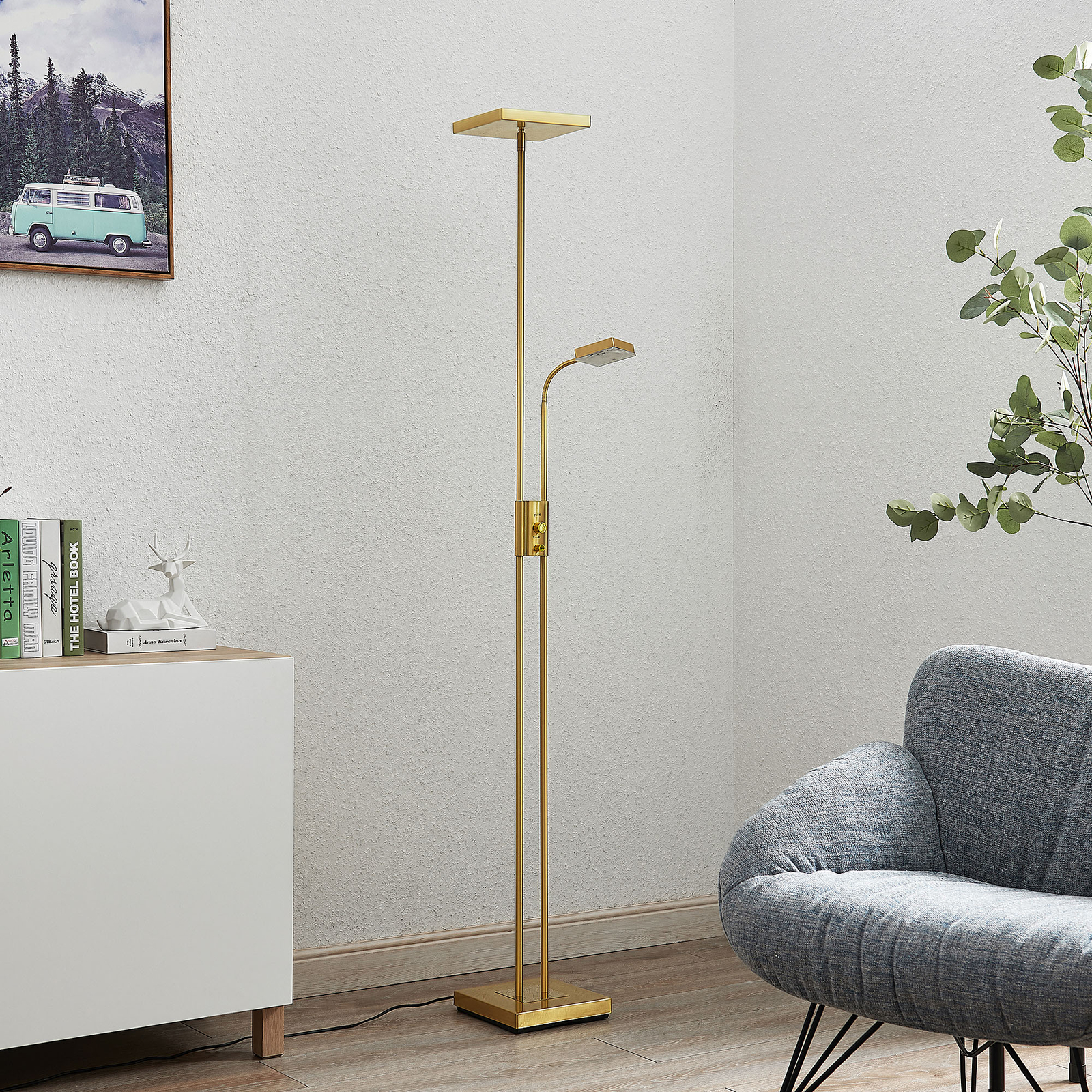 Lindby Seppa LED floor lamp, angular, brass
